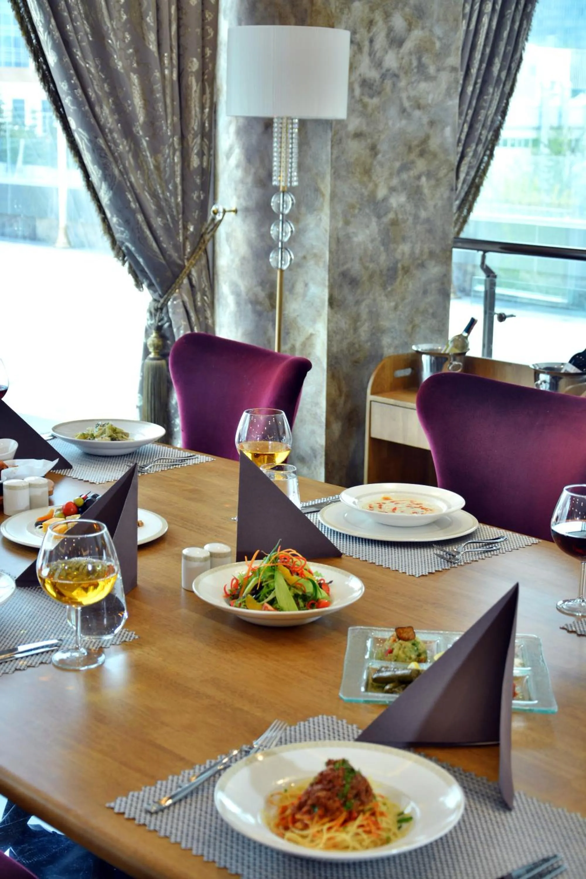 Restaurant/places to eat in Grand Mercure Ankara
