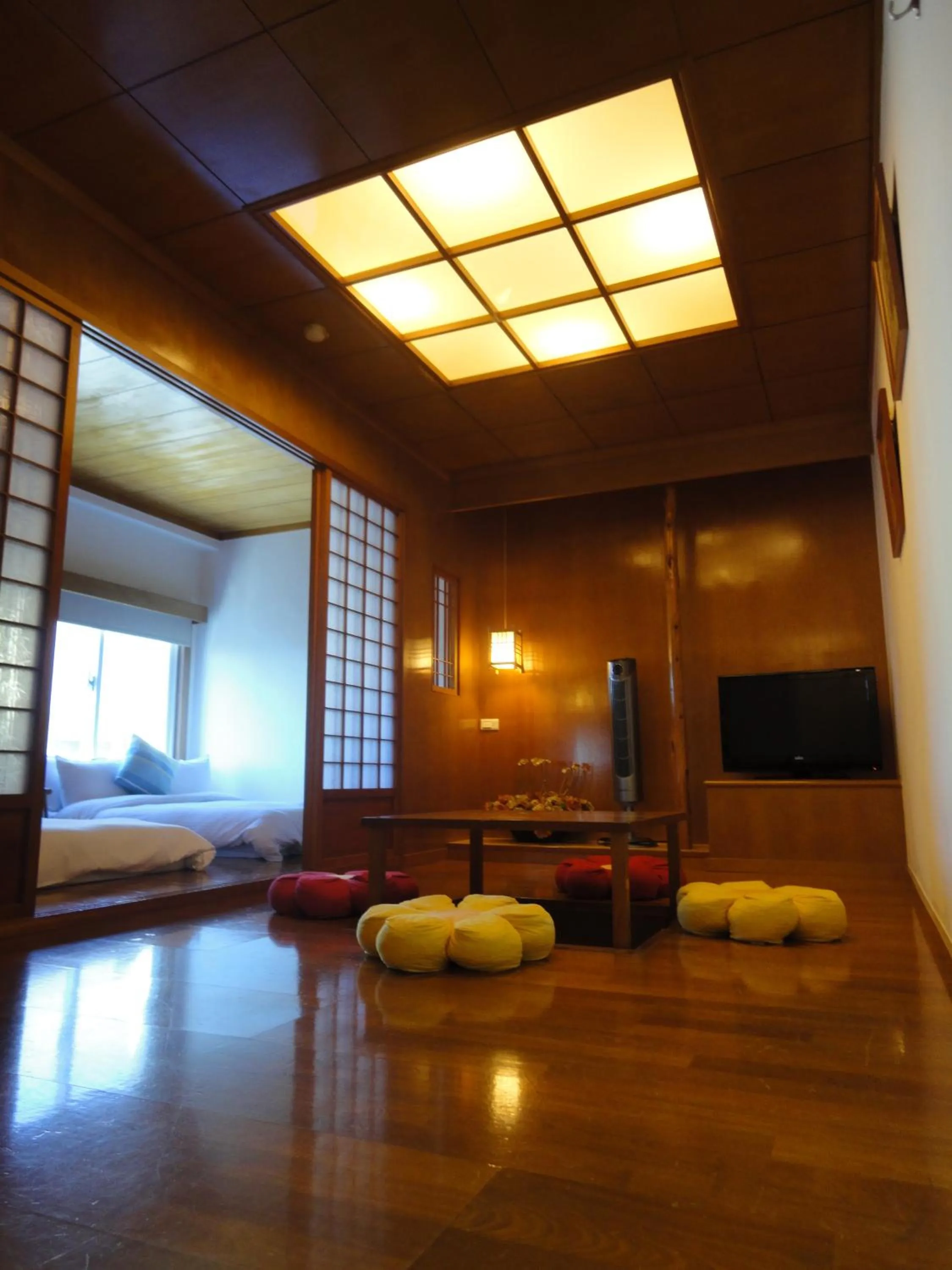 Photo of the whole room in Royal Hotel