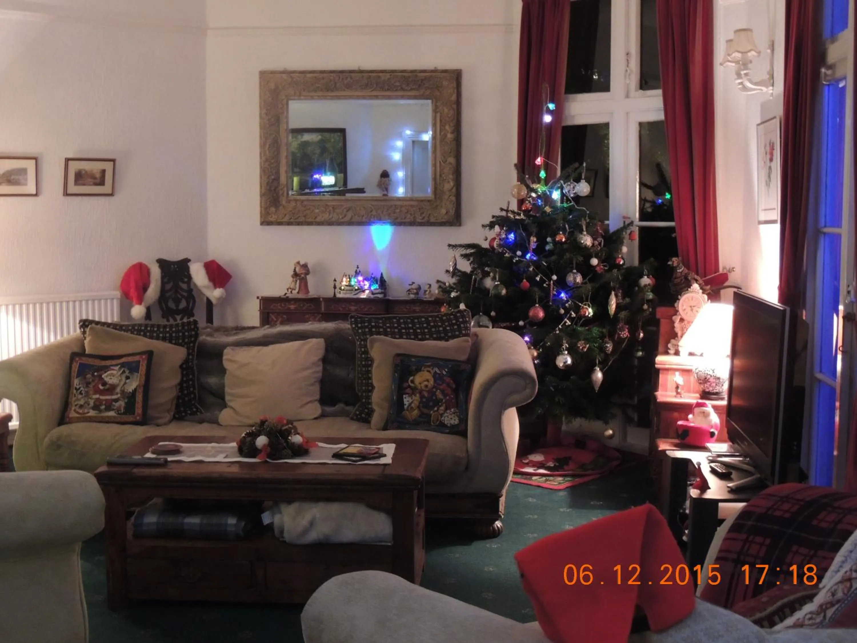 Communal lounge/ TV room in Orchard House Hotel