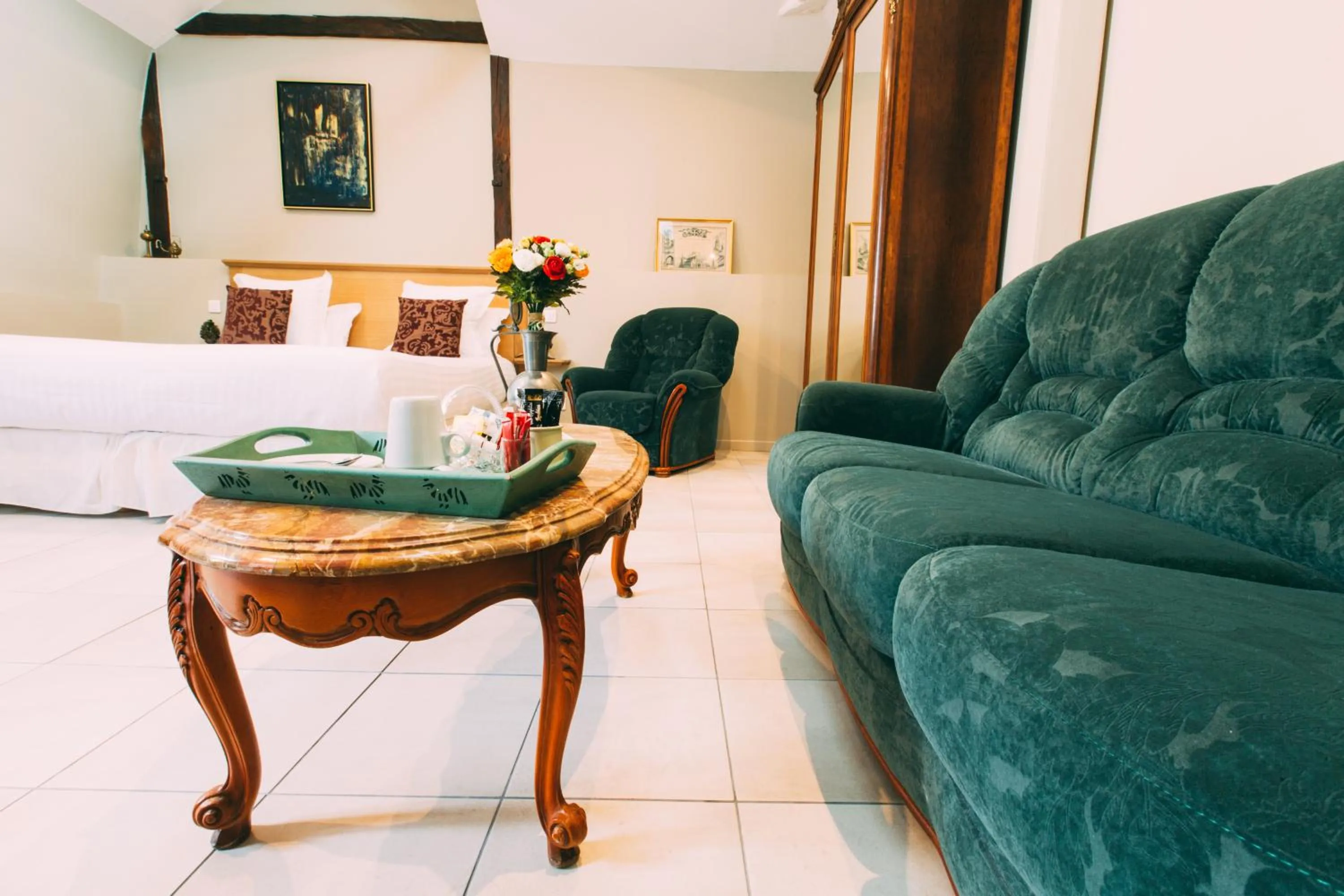 Living room, Bed in The Gem