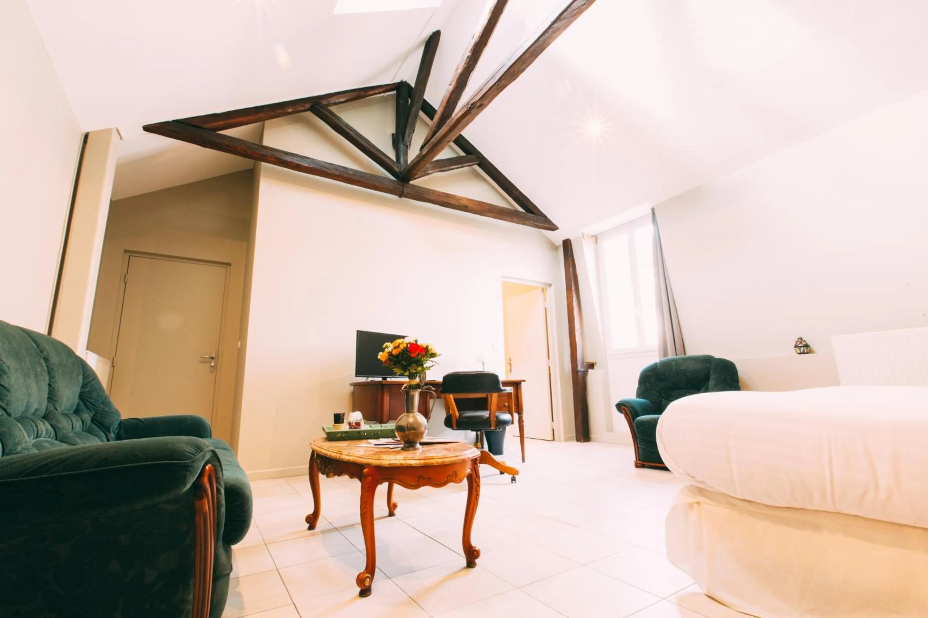 TV and multimedia, Bed in The Gem