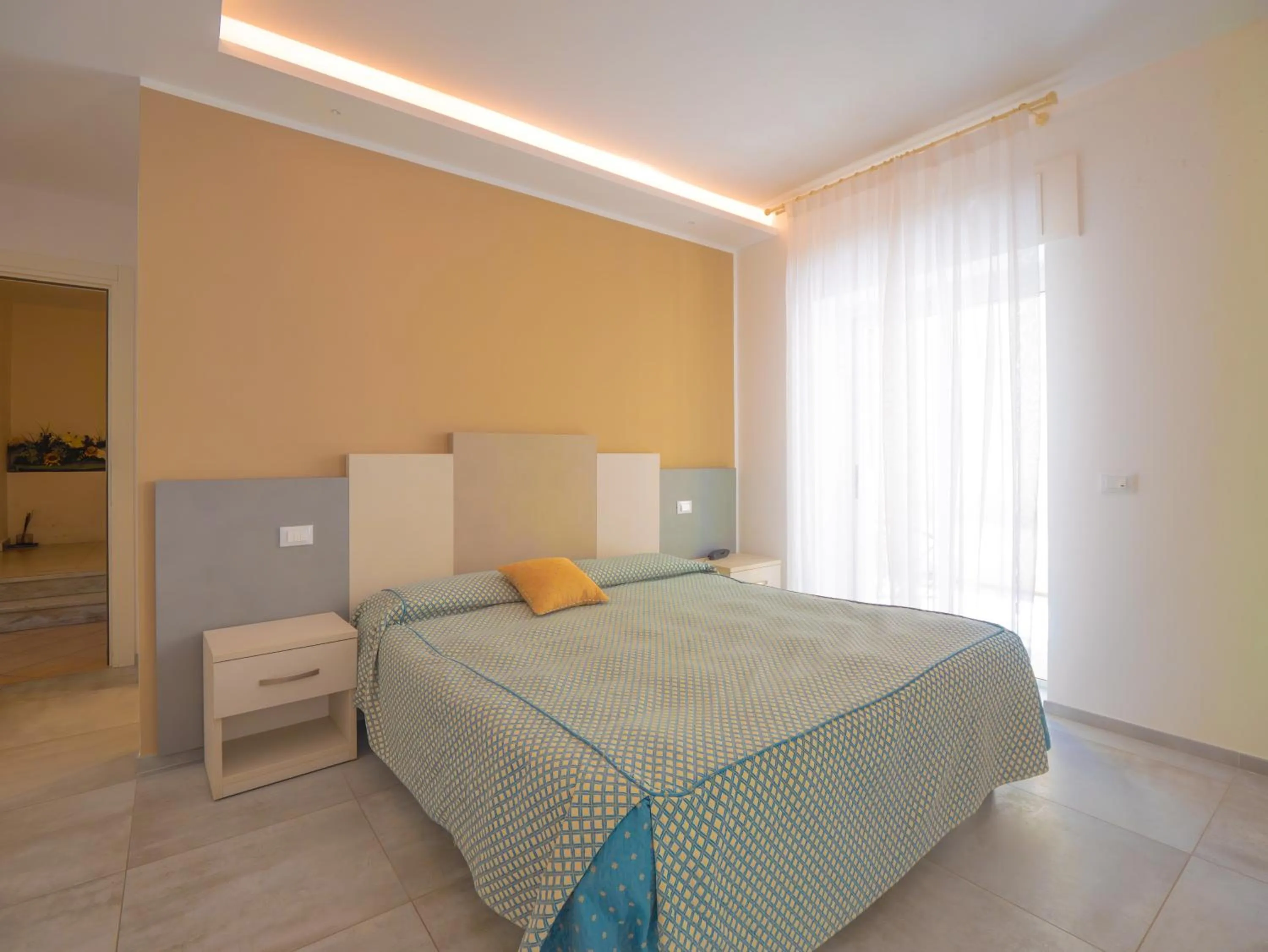 children, Bed in Hotel Splendid