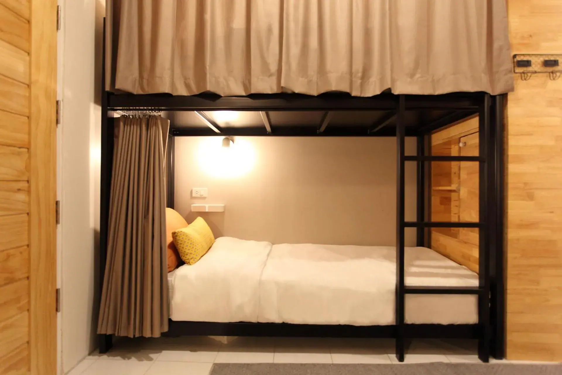 Bed in 8-Bed Mixed Dormitory Room in Lupta Hostel Patong Hideaway Bed in 8-Bed Mixed Dormitory Room in Lupta Hostel Patong Hideaway