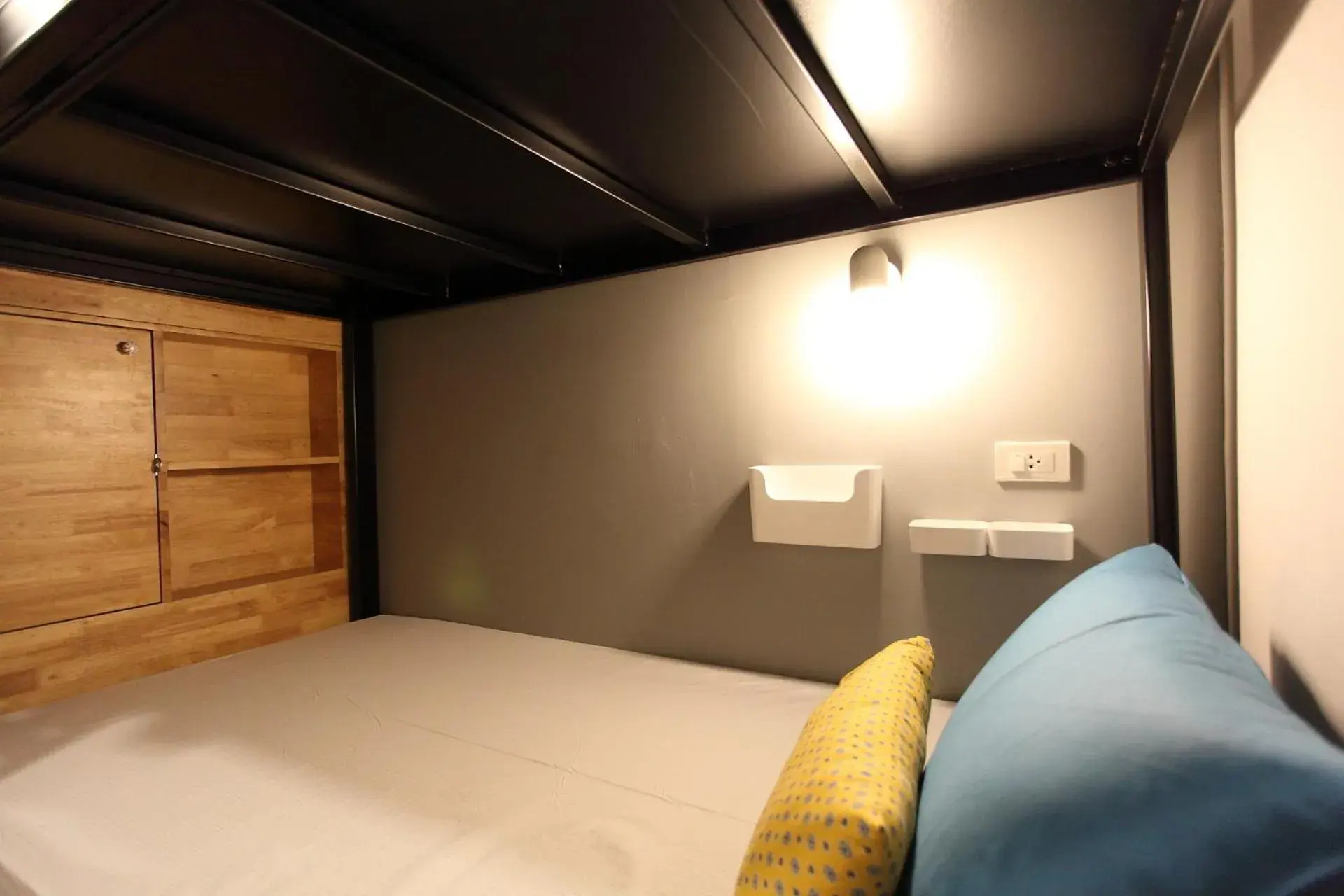 Bed in 8-Bed Mixed Dormitory Room in Lupta Hostel Patong Hideaway Bed in 8-Bed Mixed Dormitory Room in Lupta Hostel Patong Hideaway