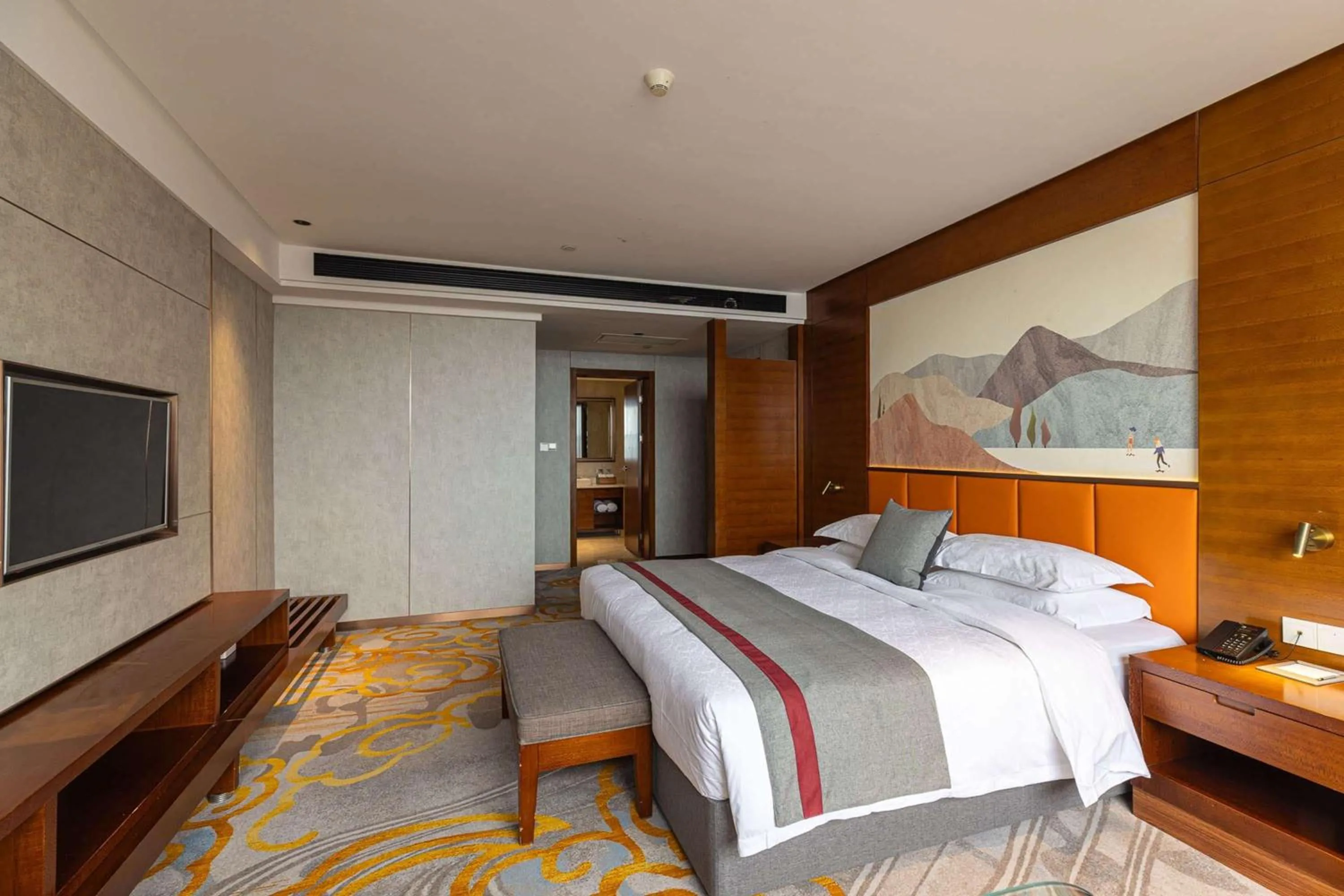 Photo of the whole room, Bed in Ramada Encore by Wyndham Jingzhou Shashi