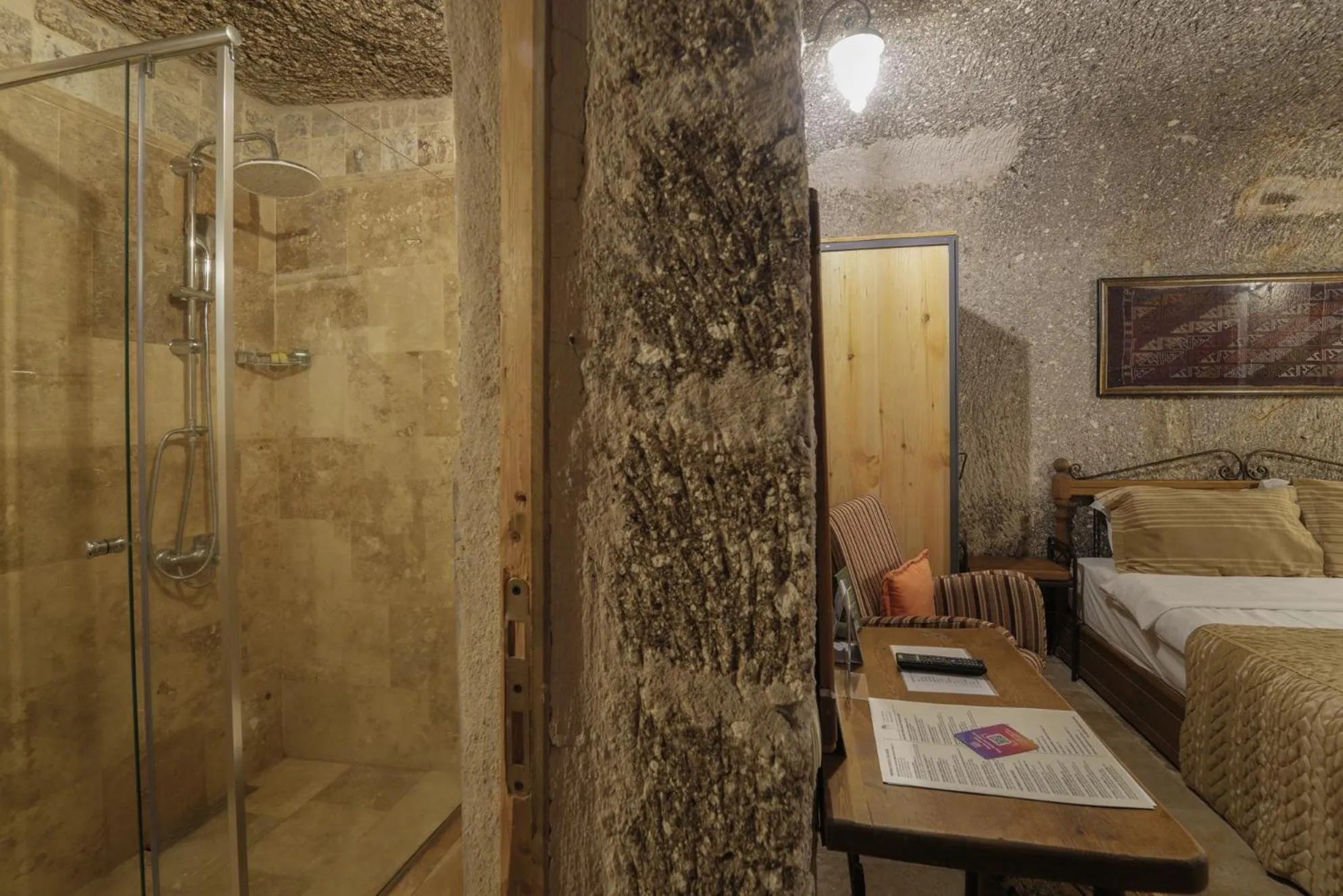 Shower, Bed in Tekkaya Cave Hotel