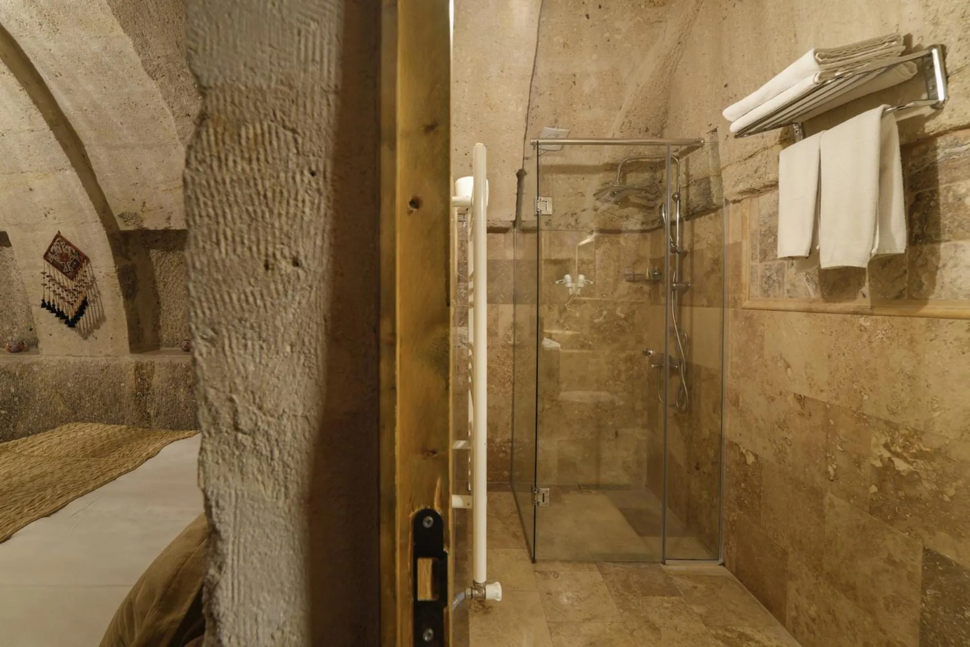 Shower in Tekkaya Cave Hotel