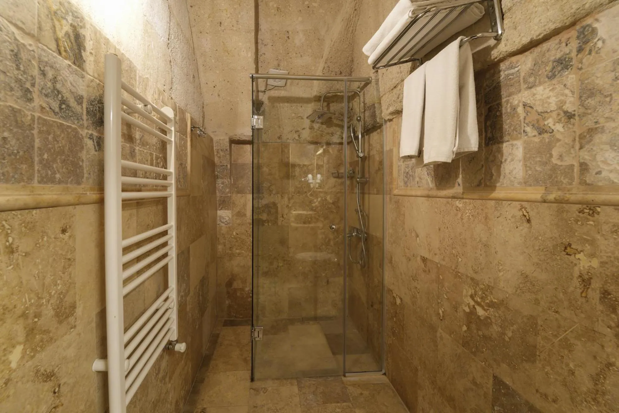 Shower in Tekkaya Cave Hotel