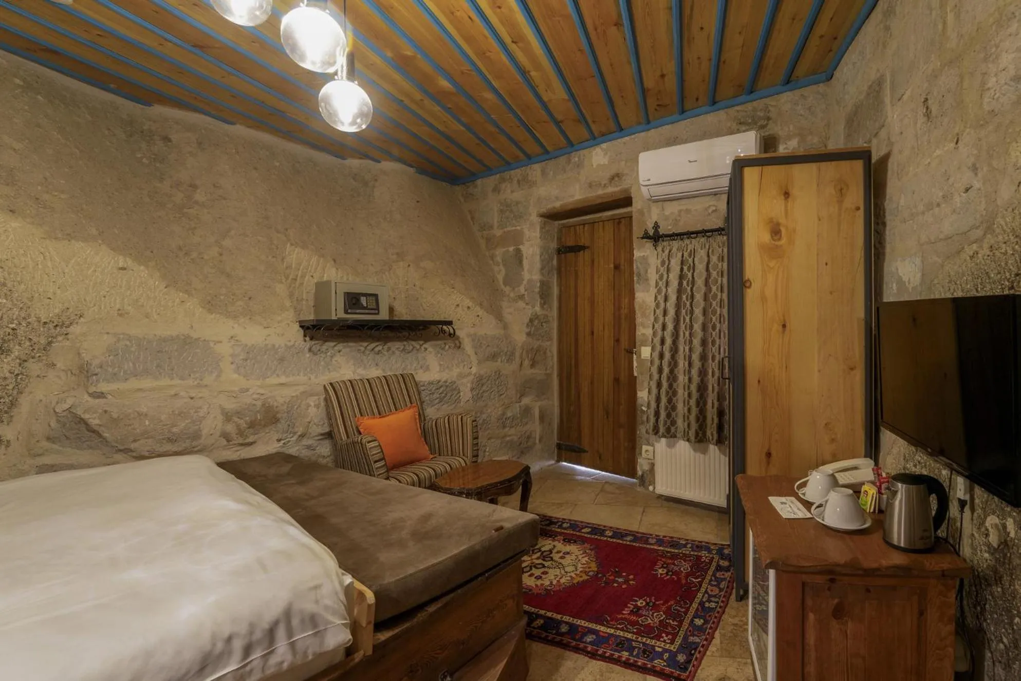 Bed in Tekkaya Cave Hotel