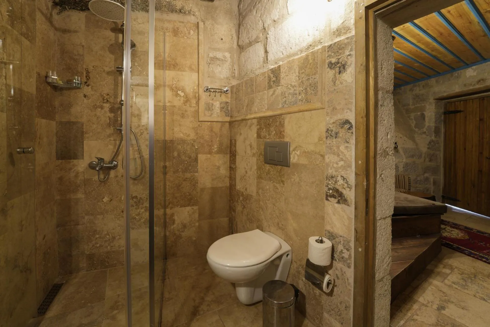 Shower in Tekkaya Cave Hotel