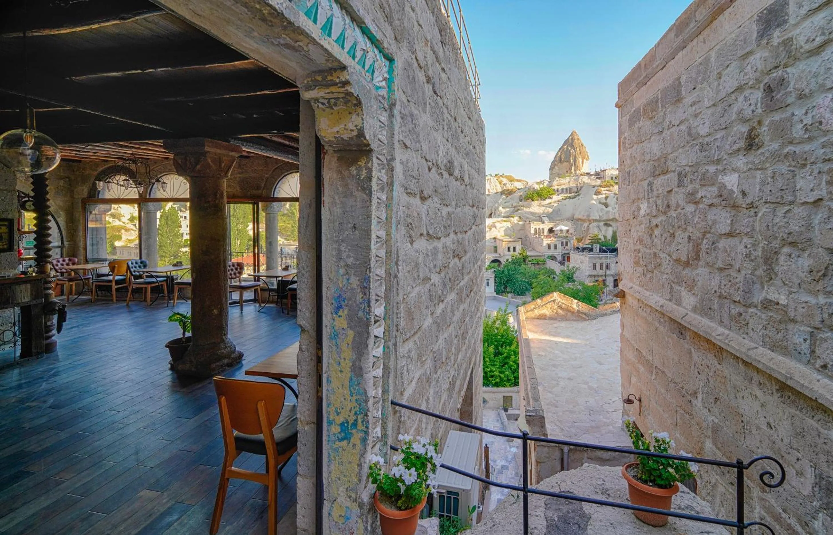 Restaurant/places to eat in Tekkaya Cave Hotel