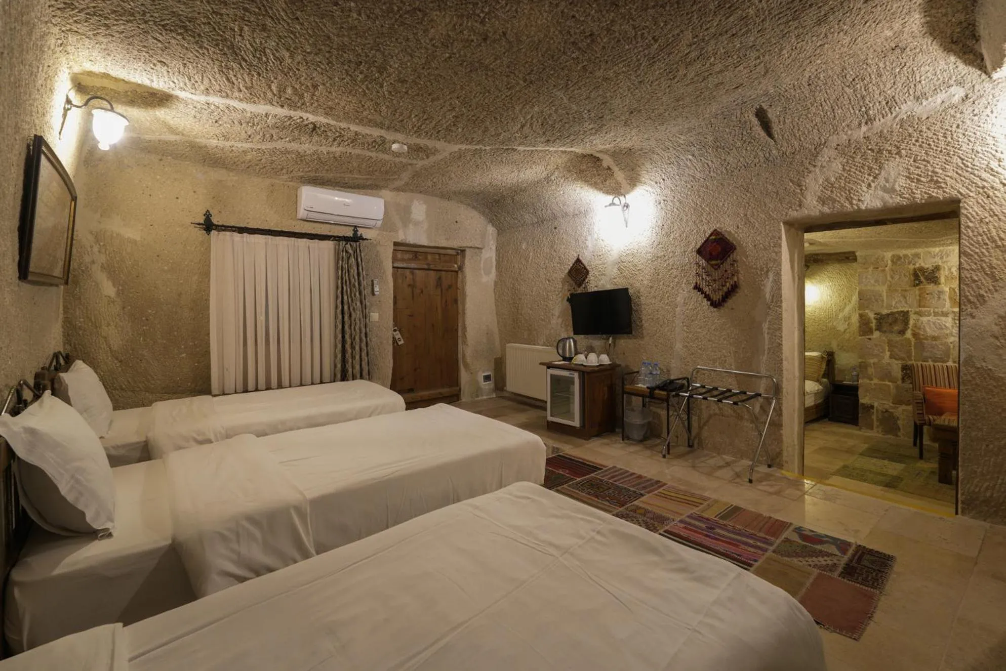 Photo of the whole room, Bed in Tekkaya Cave Hotel