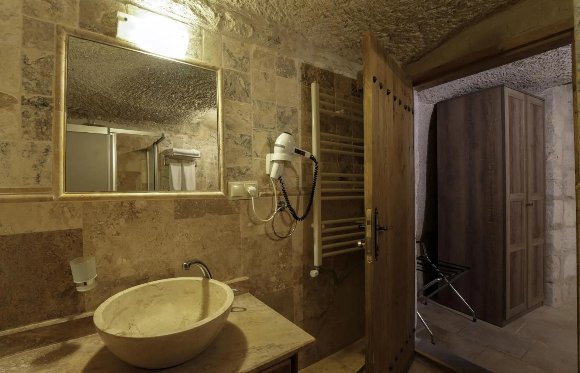 Shower in Tekkaya Cave Hotel