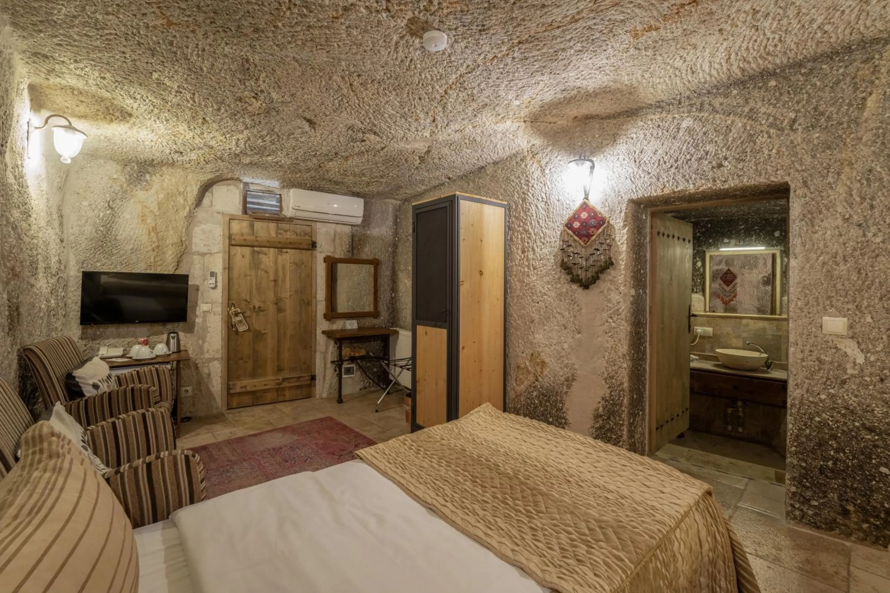 Bed in Tekkaya Cave Hotel