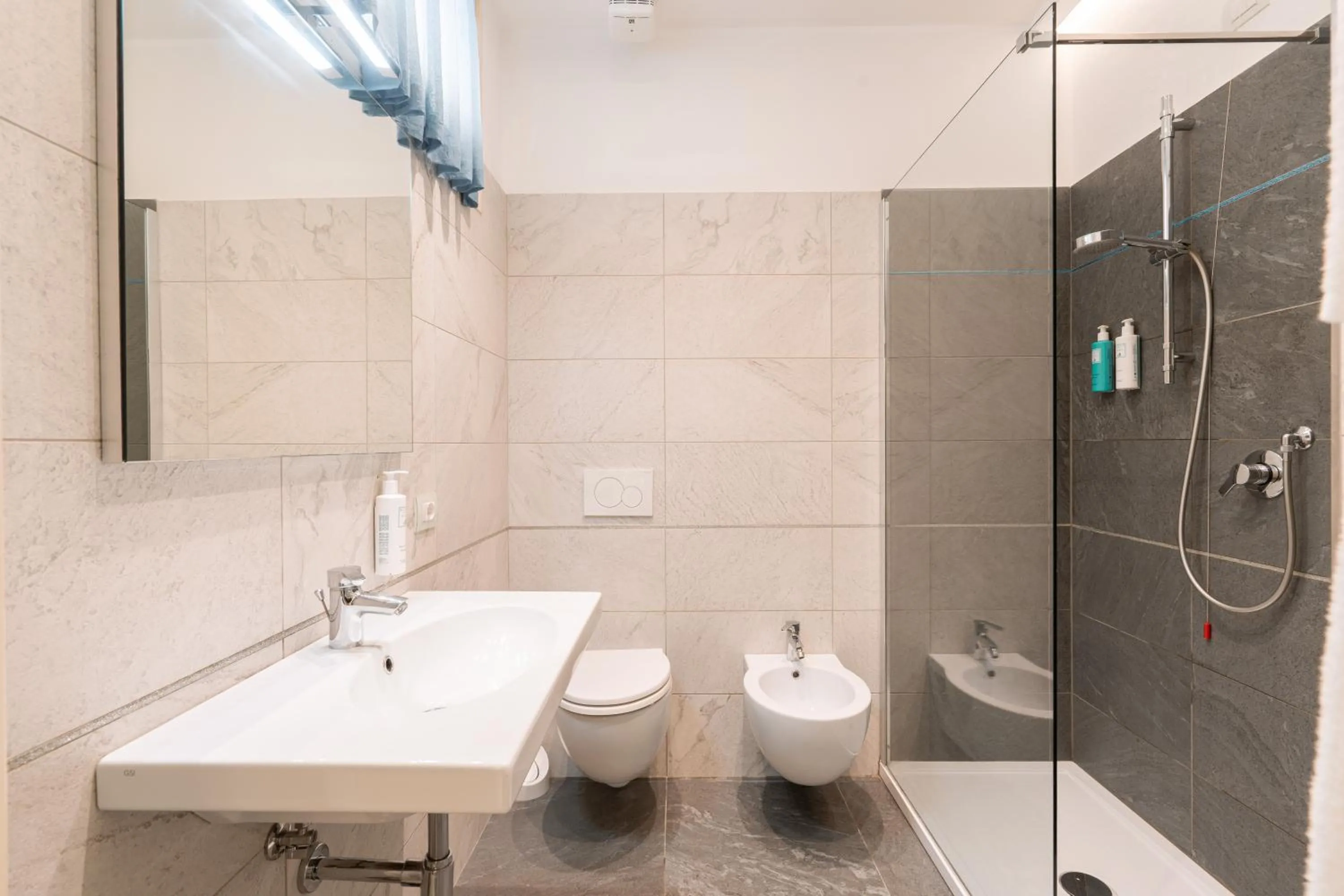 Shower in Hotel Nazionale