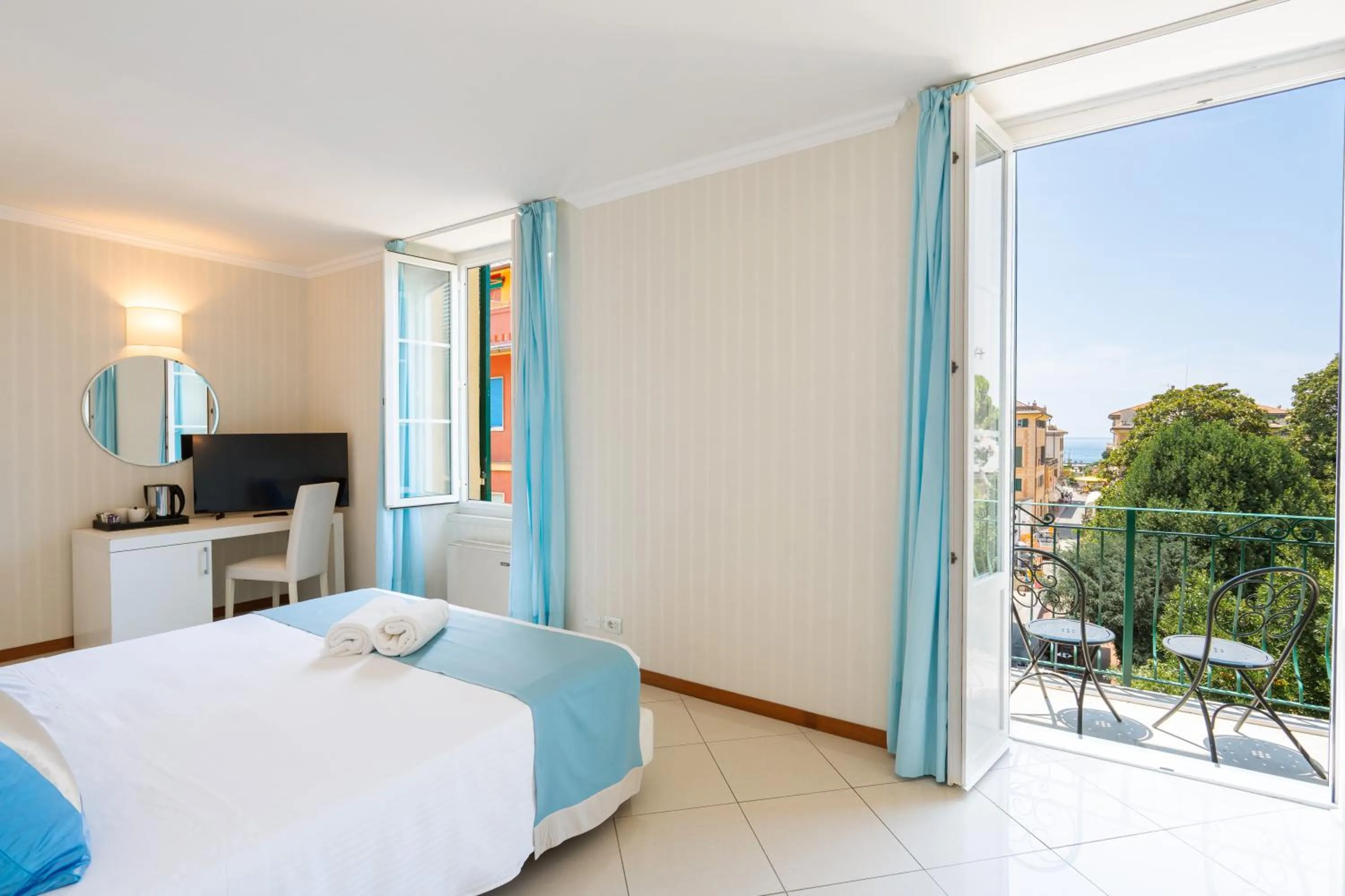 View (from property/room), Bed in Hotel Nazionale