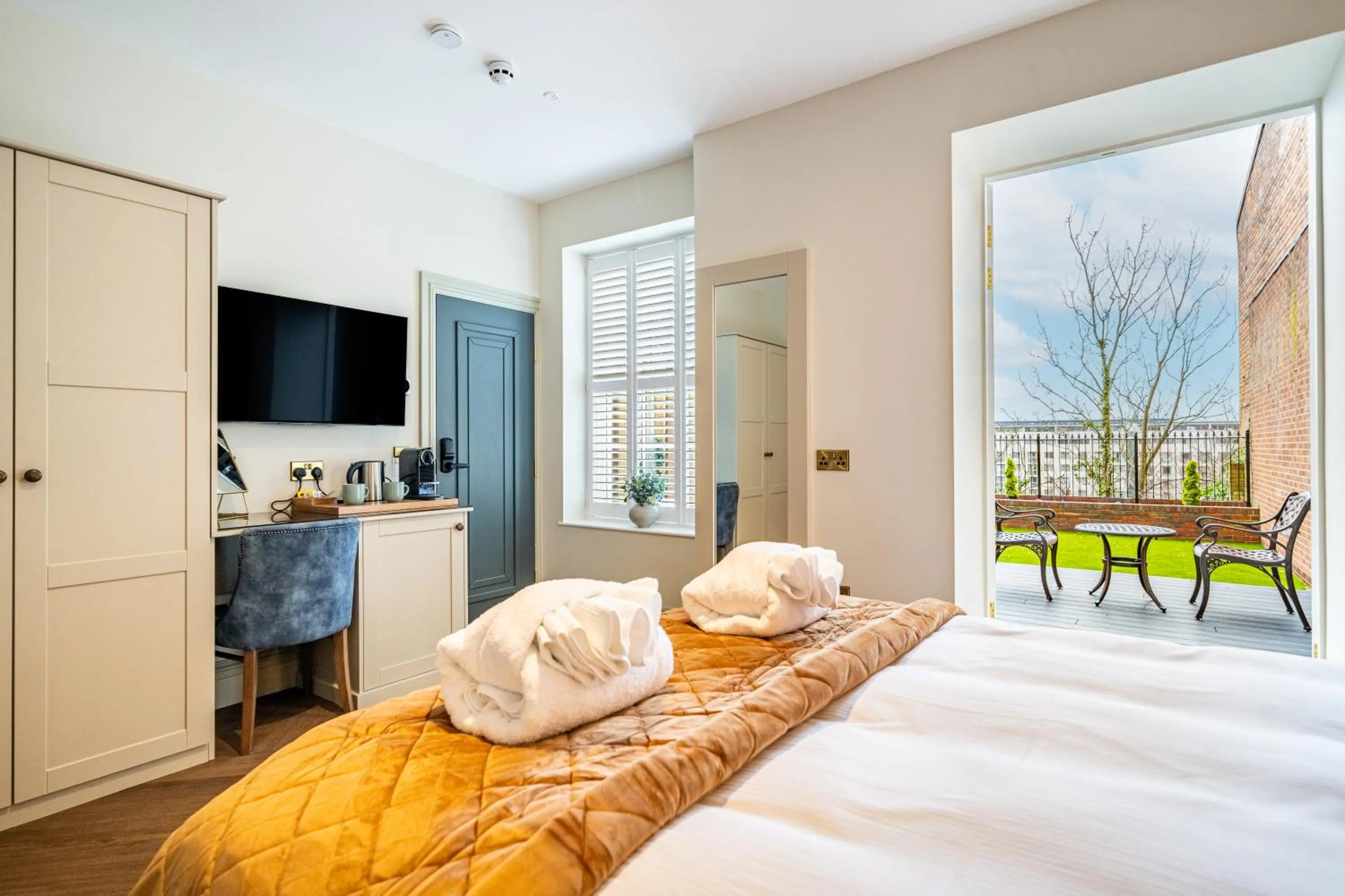 Photo of the whole room, Bed in St Marys Quarters