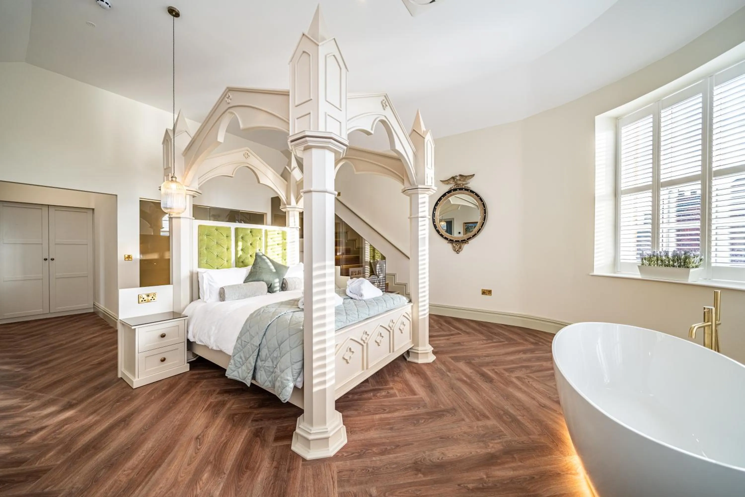 Photo of the whole room, Bed in St Marys Quarters