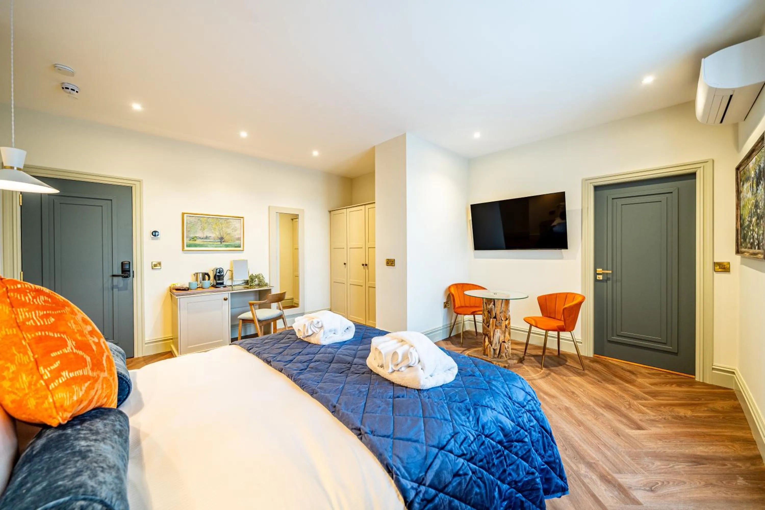 Photo of the whole room, Bed in St Marys Quarters