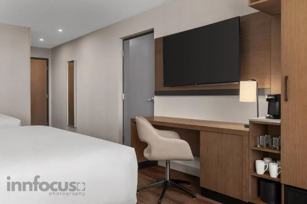 Bed in Hyatt House Mississauga / Airport Corp Center