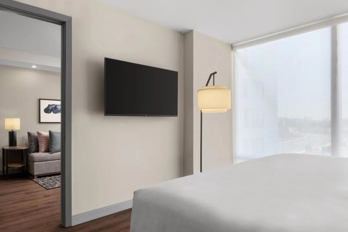 TV and multimedia, Bed in Hyatt House Mississauga / Airport Corp Center