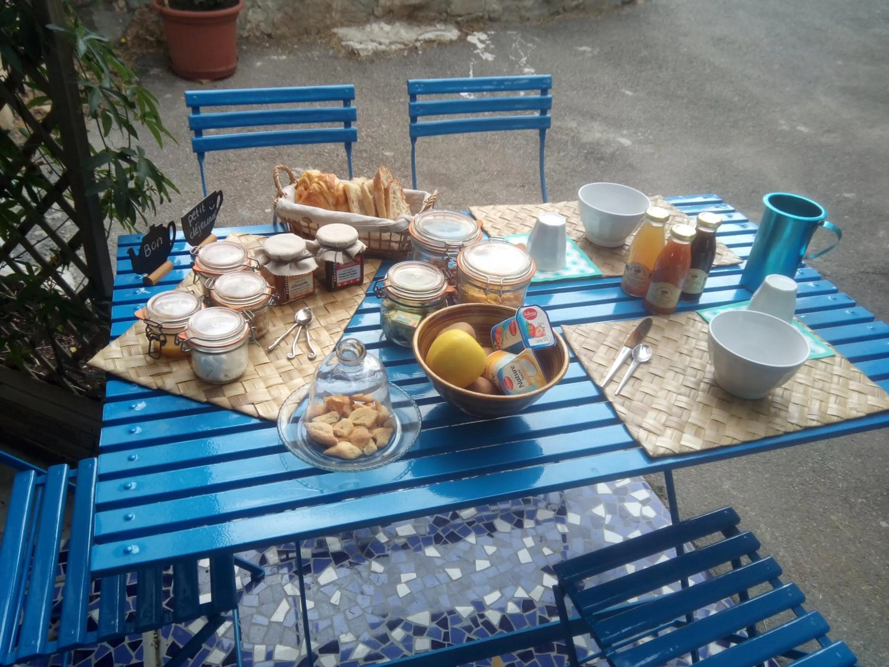 Dining area in Gite Fa Mille maison bleu