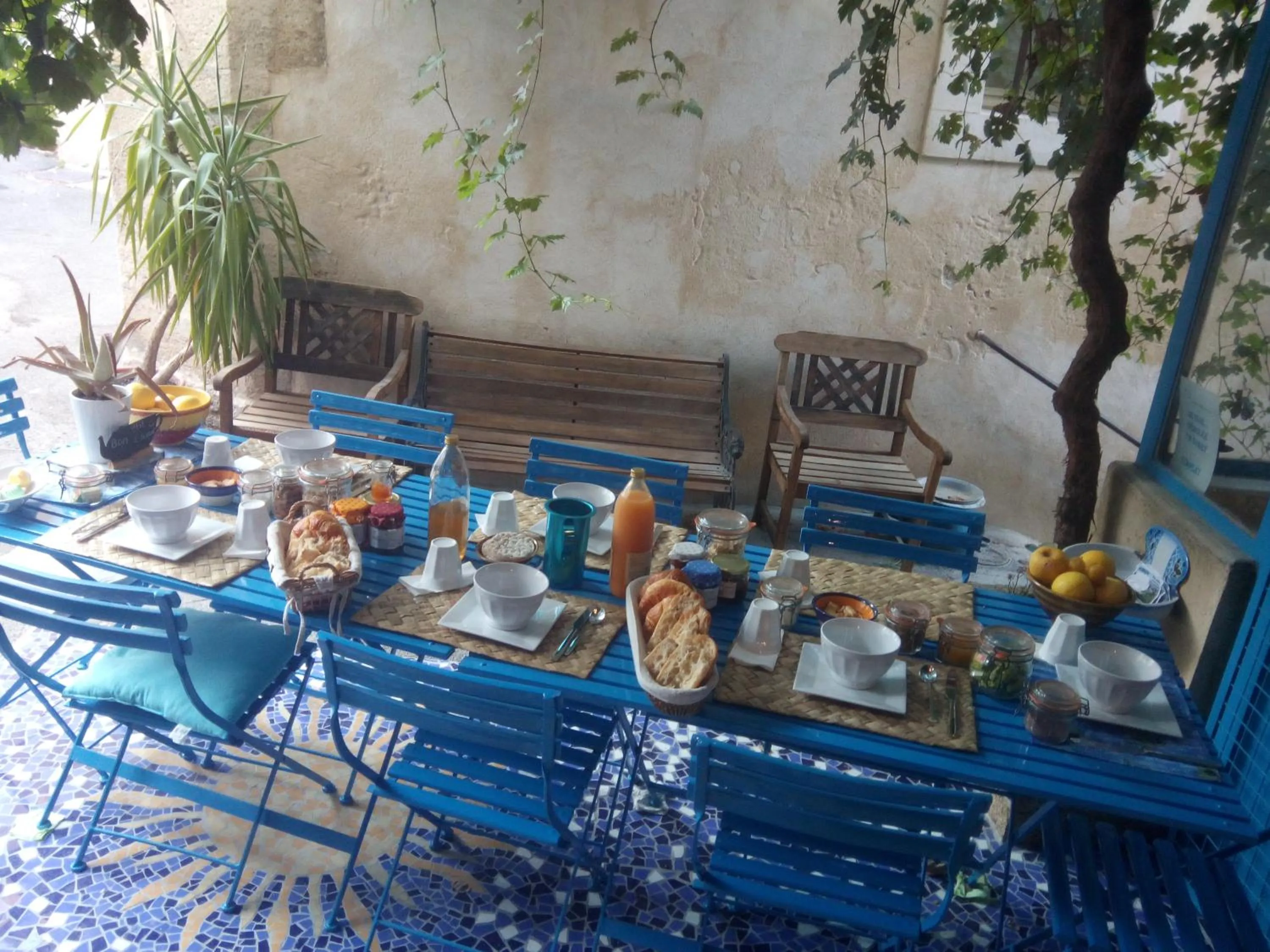 Continental breakfast in Gite Fa Mille maison bleu