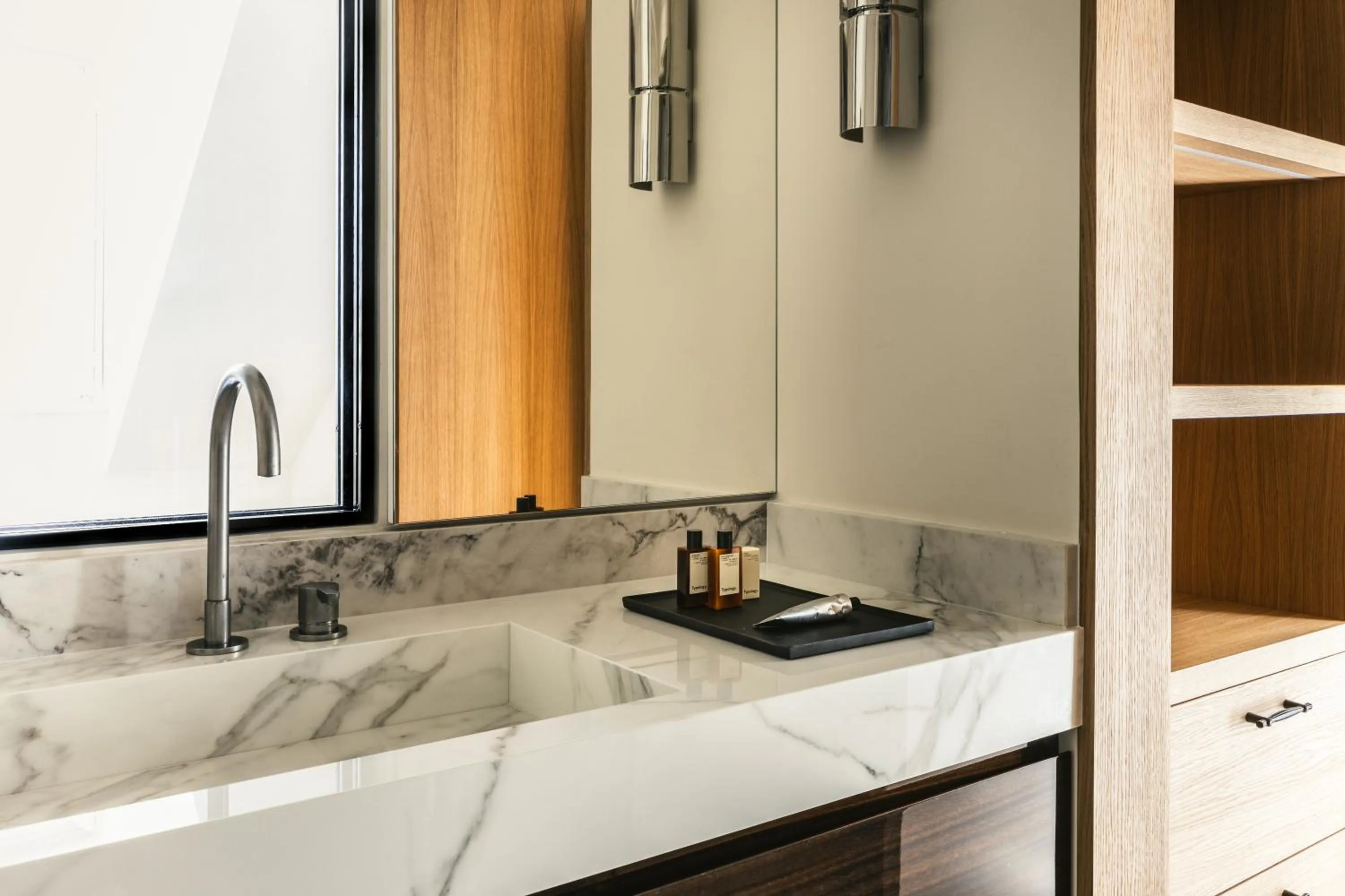 Bathroom in Mondovi Luxury Suites