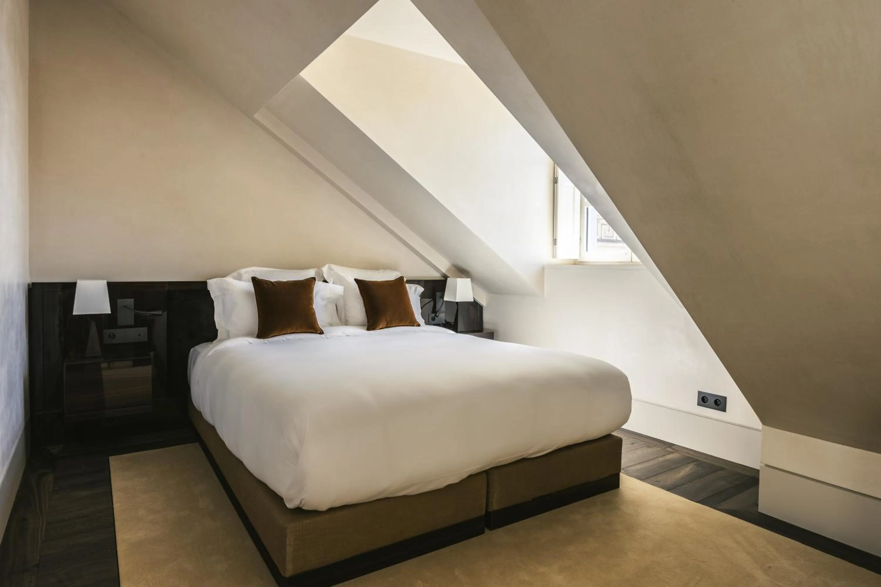 Bed in Mondovi Luxury Suites