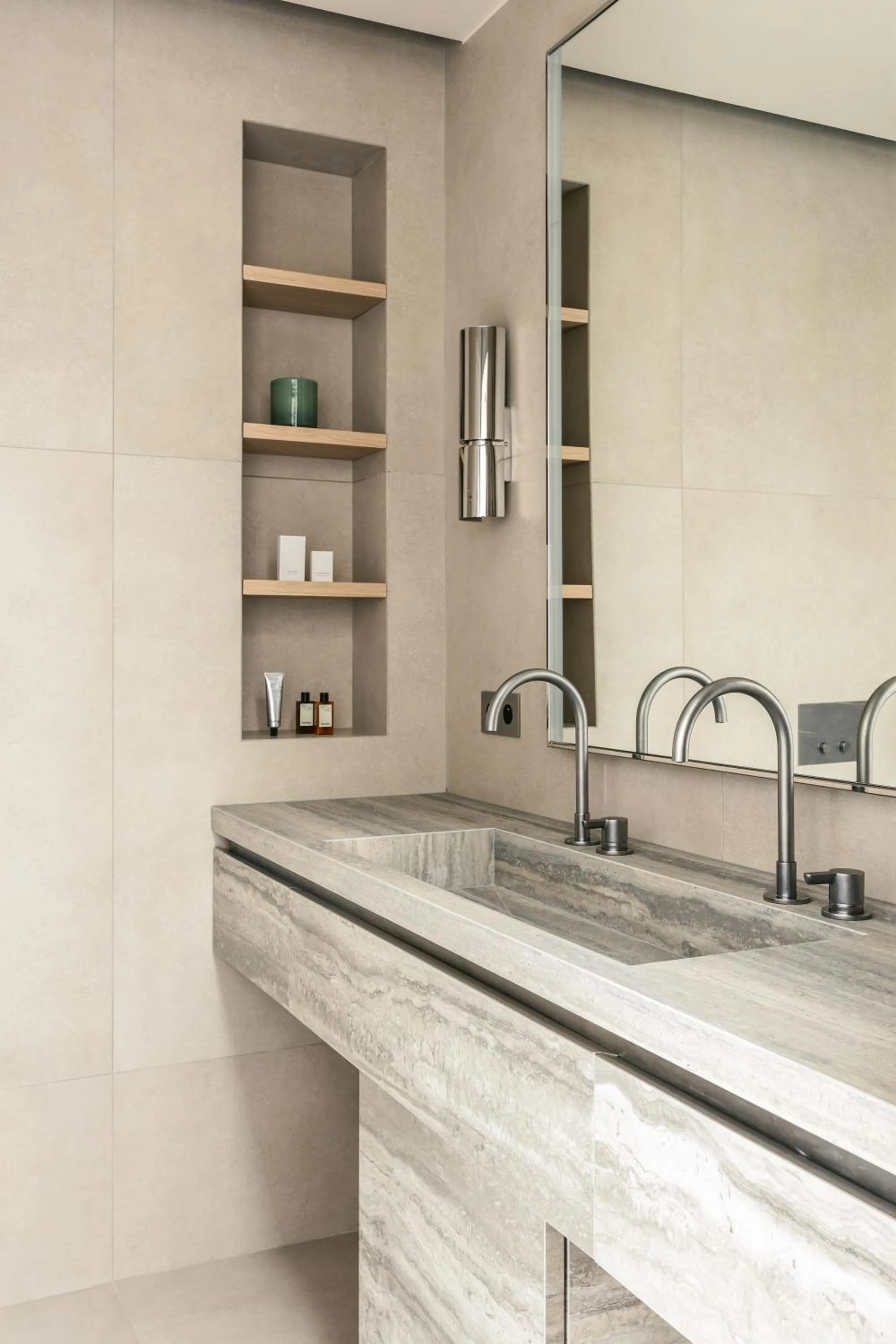 Bathroom in Mondovi Luxury Suites