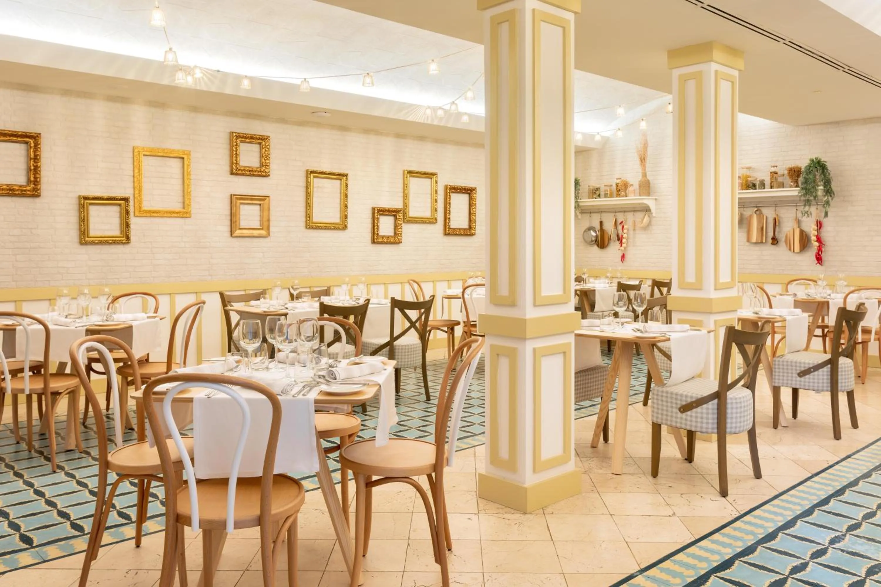 Restaurant/places to eat in Gran Castillo Tagoro Family & Fun Playa Blanca