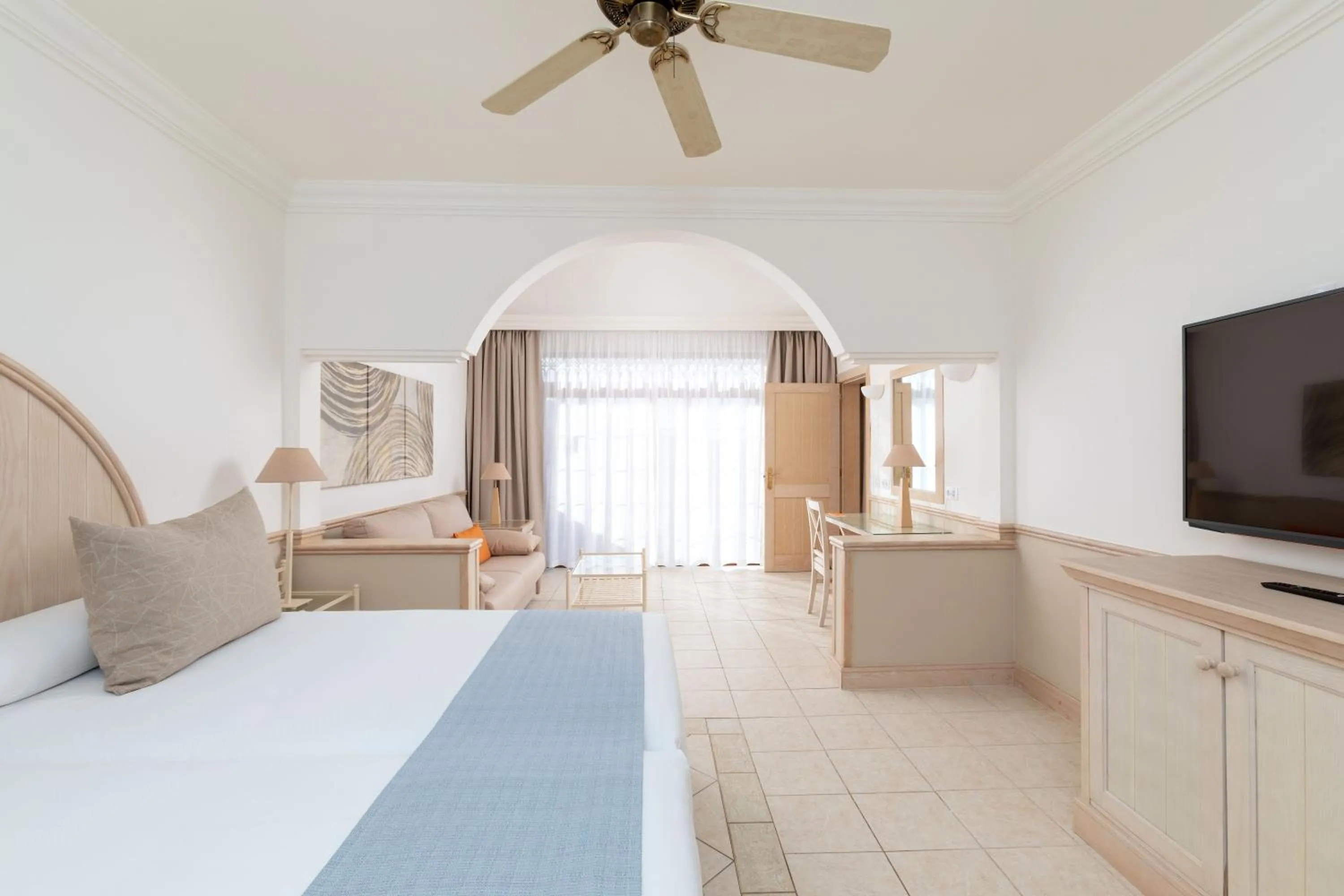 Photo of the whole room, Bed in Gran Castillo Tagoro Family & Fun Playa Blanca