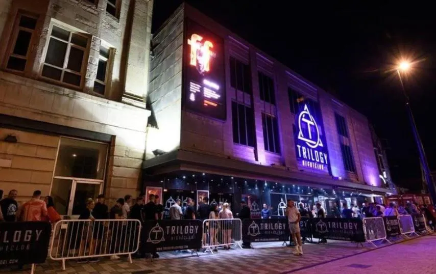 Nightclub / DJ in 100 Pipers Hotel