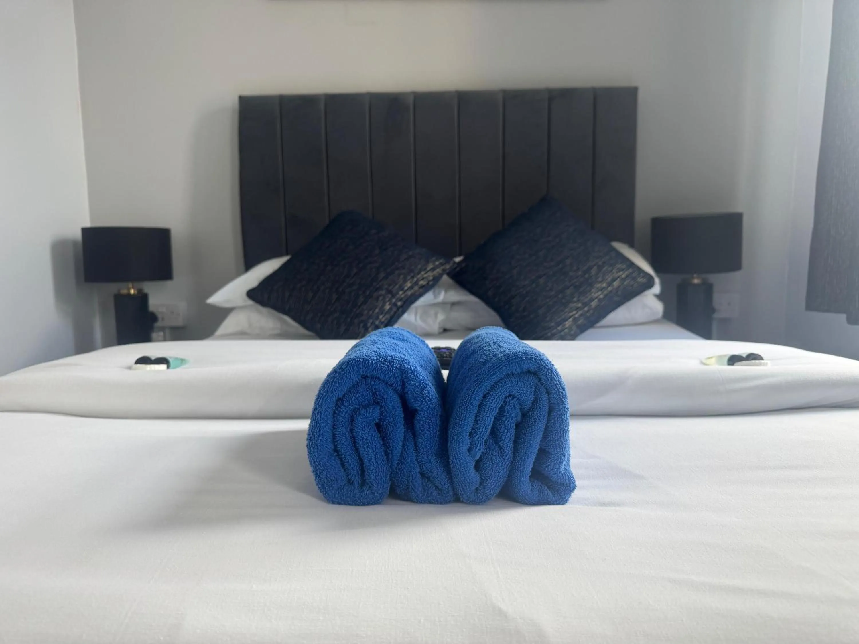 Bed in 100 Pipers Hotel