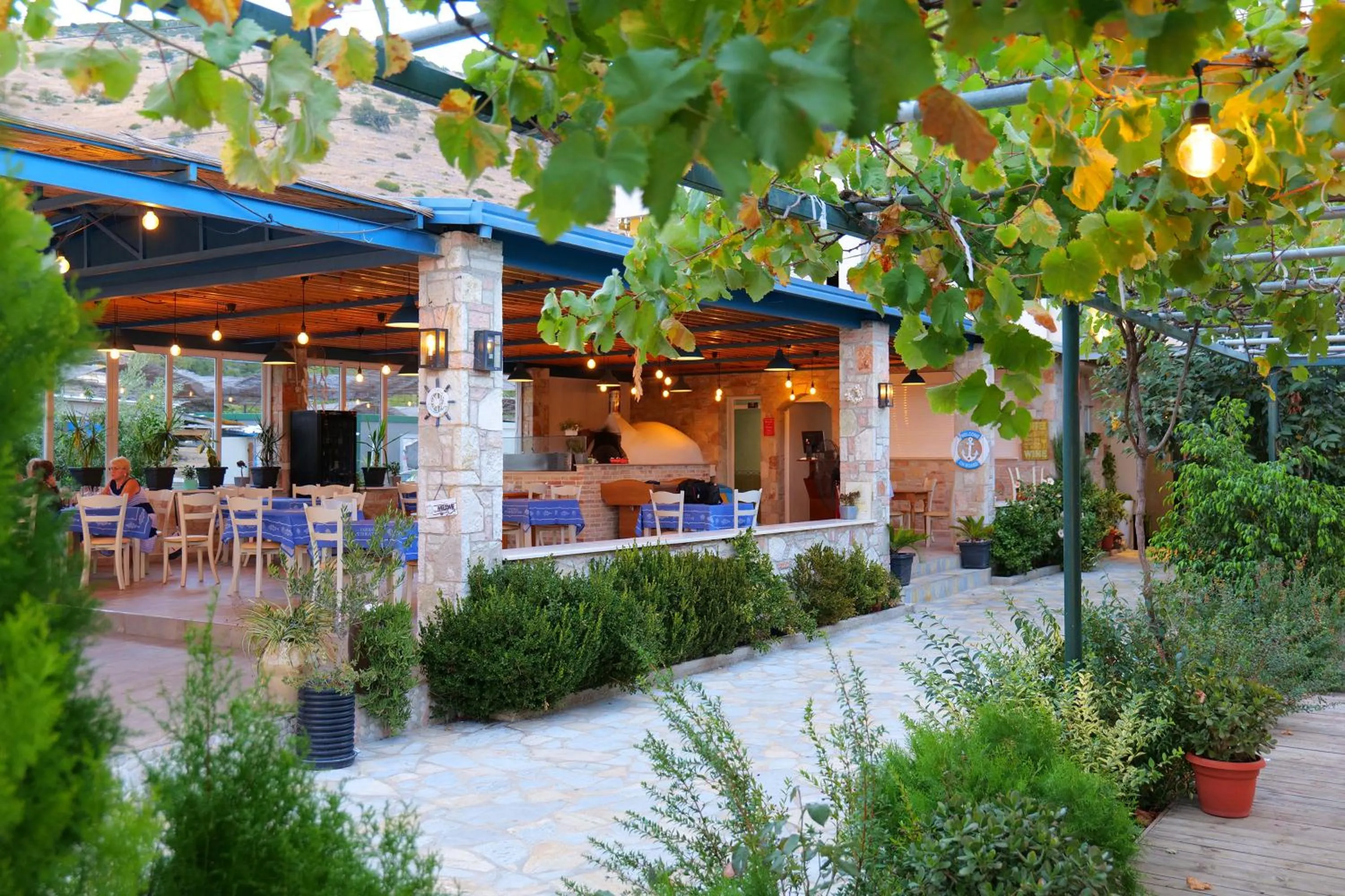 Restaurant/places to eat in Hotel Jali