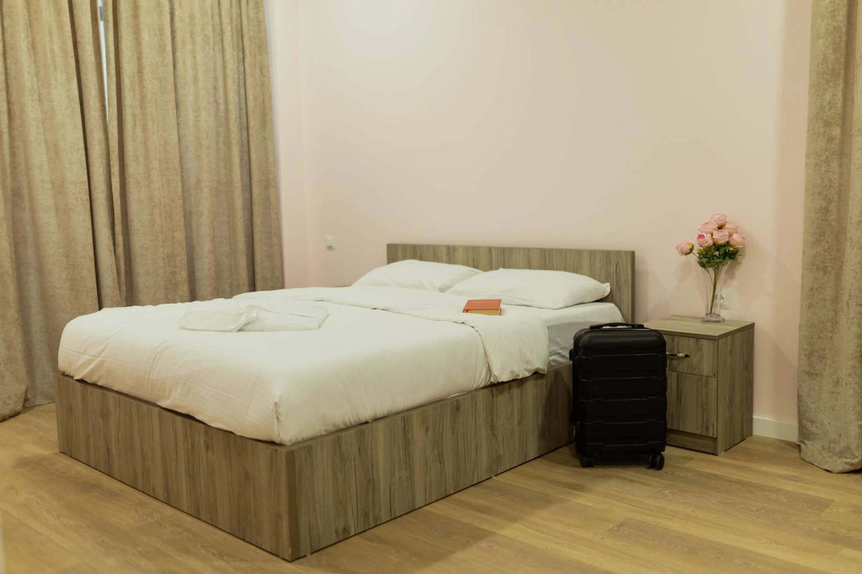 Bed in Panorama Hills Apart-Hotel