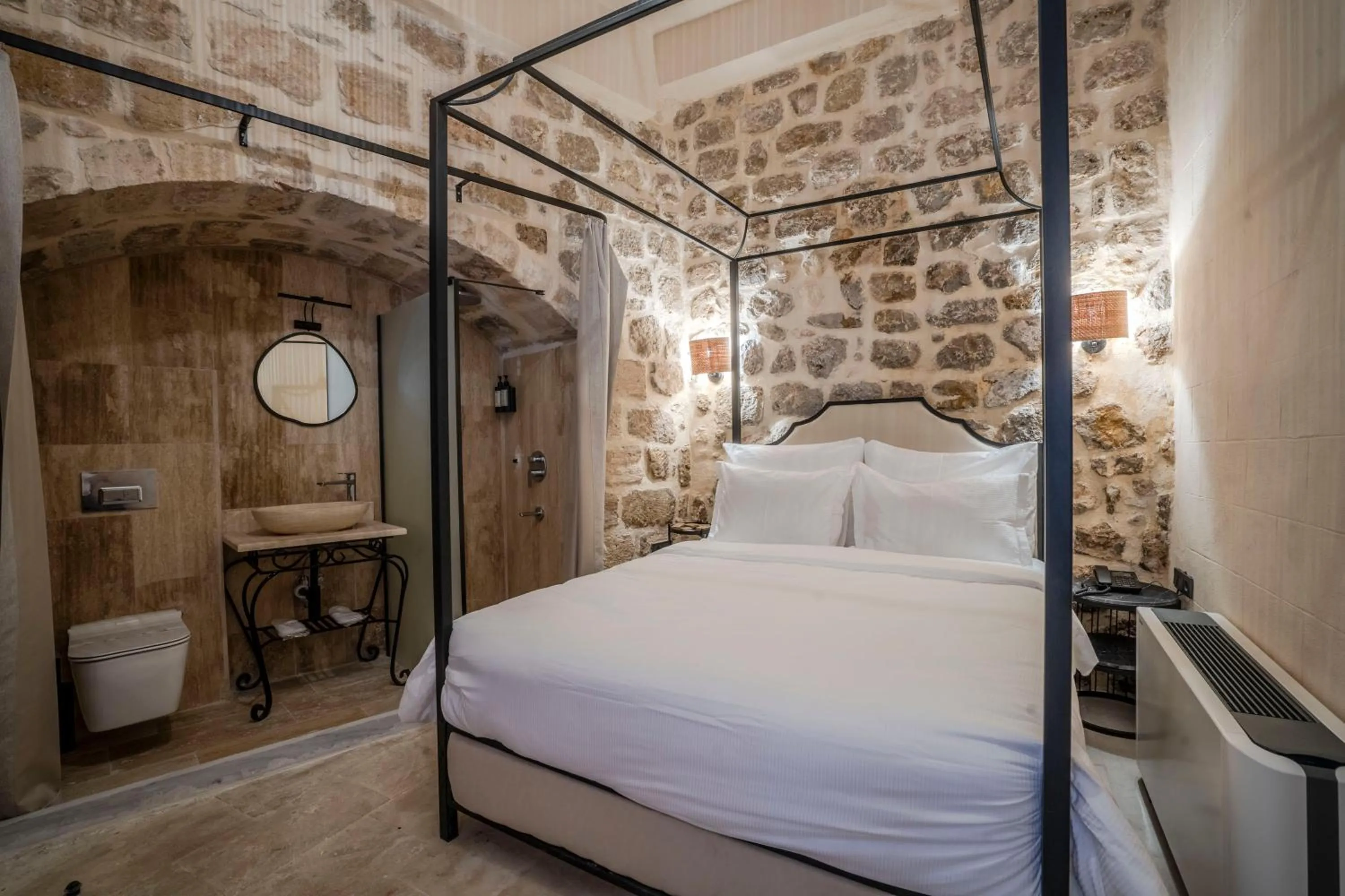 Shower, Bed in Maran House Mardin