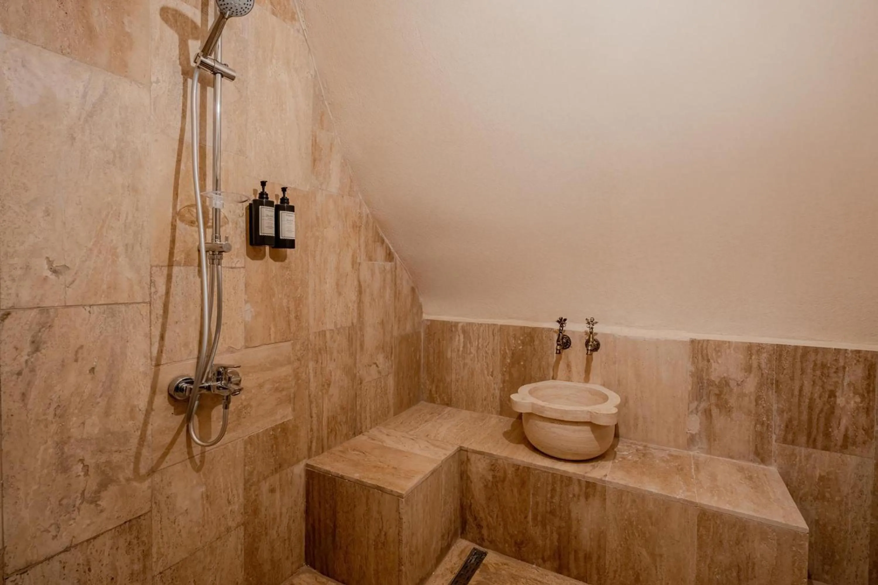 Shower in Maran House Mardin