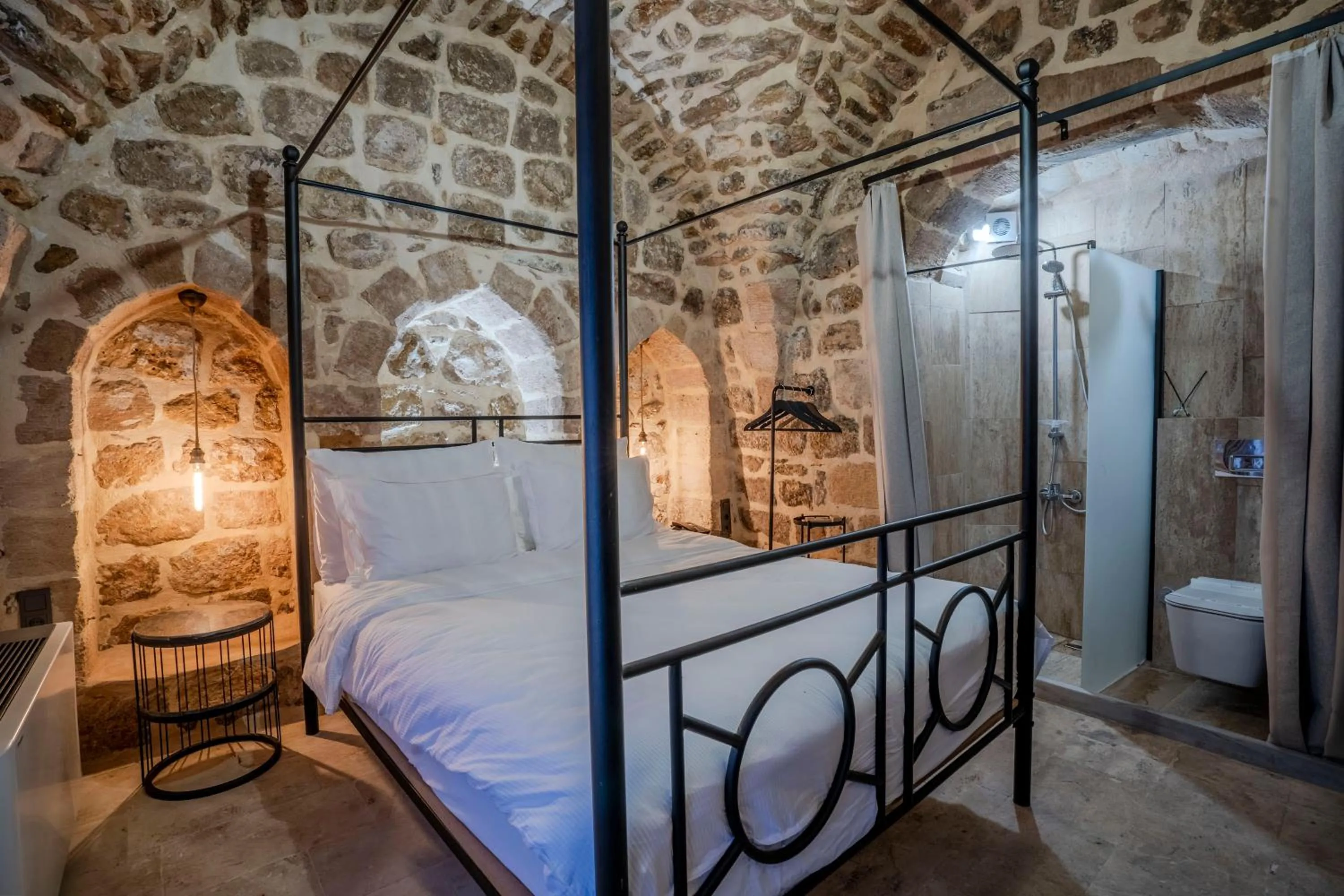 Shower, Bed in Maran House Mardin