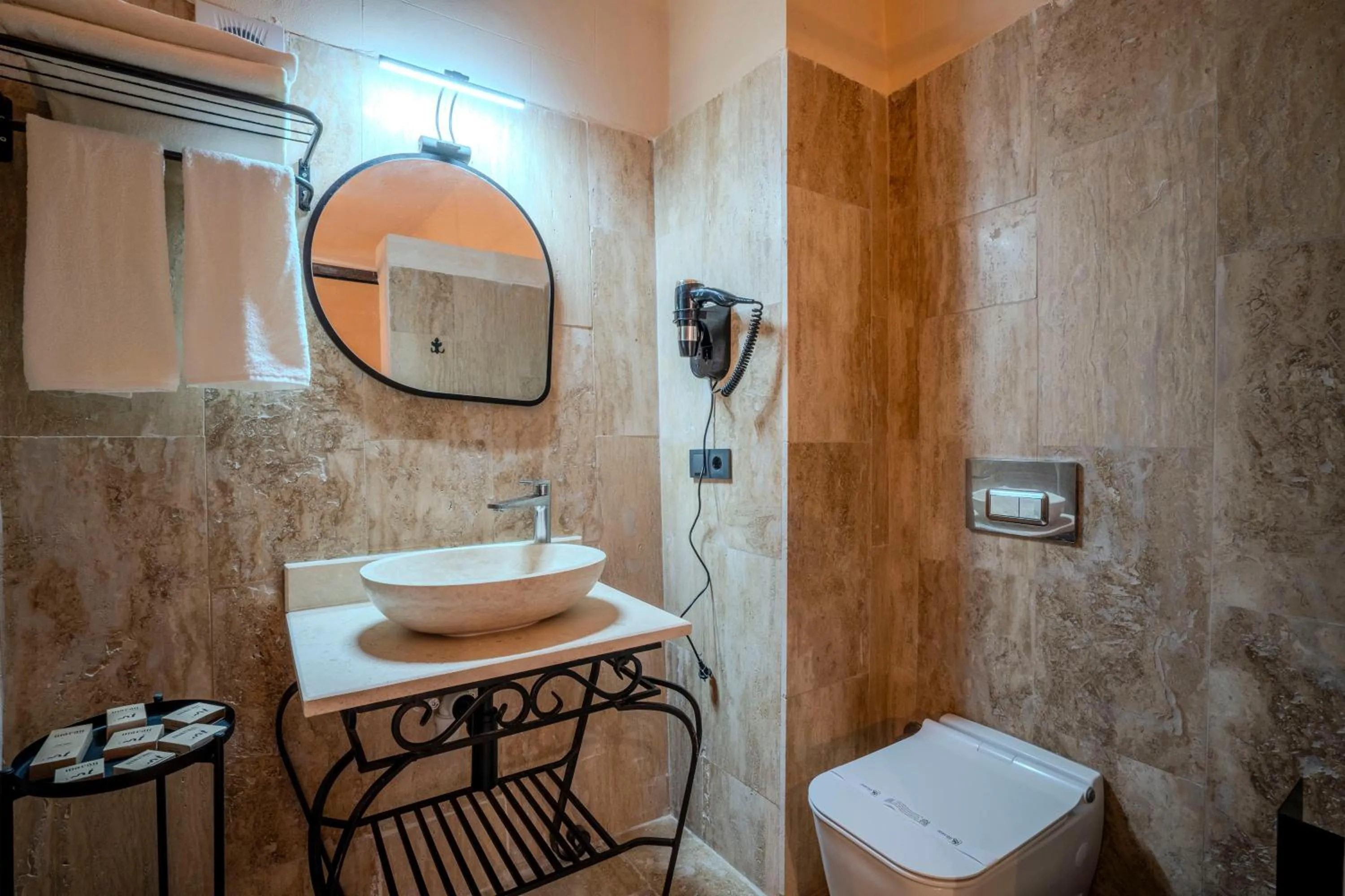 Shower in Maran House Mardin