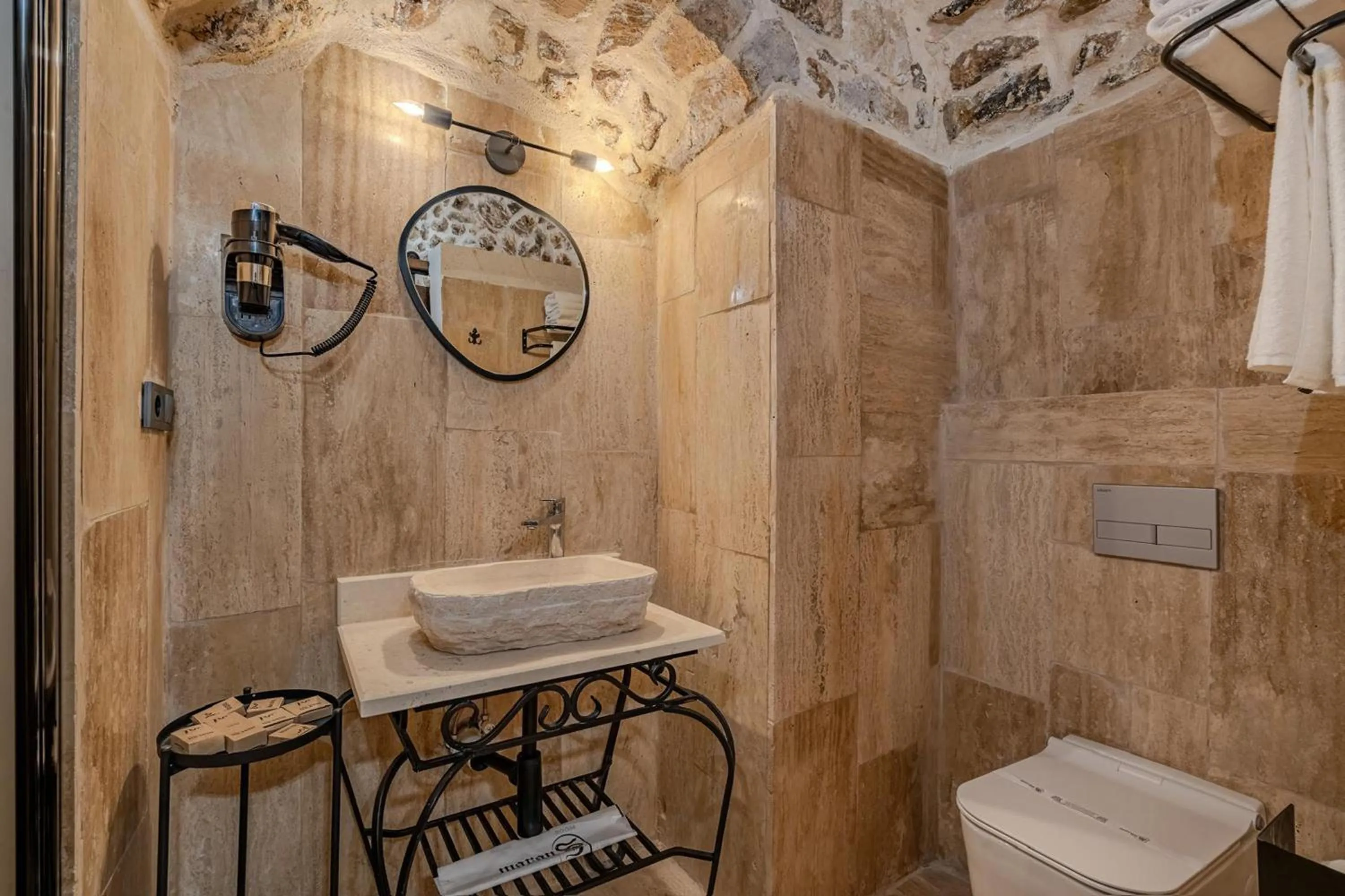 Shower in Maran House Mardin