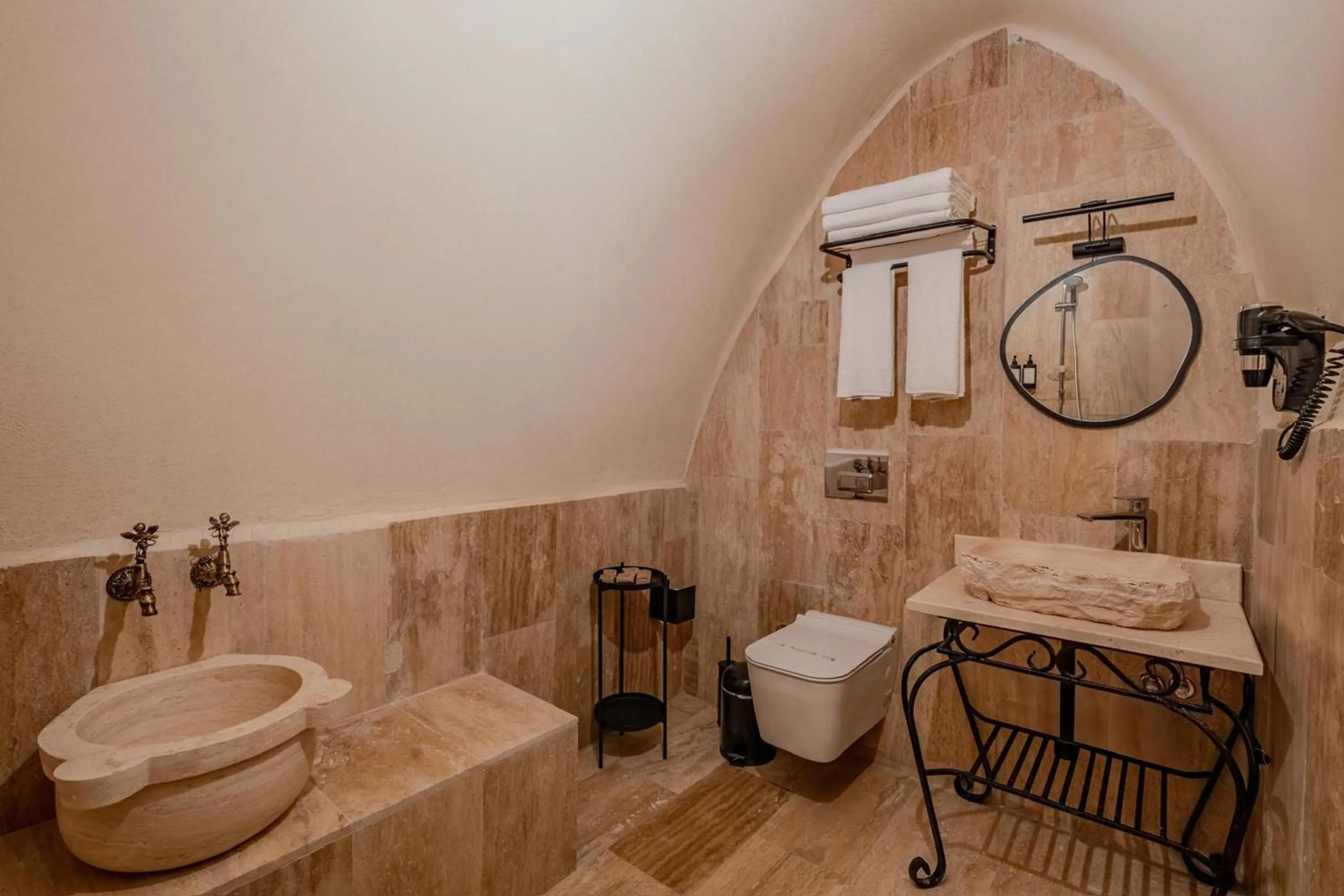 Shower in Maran House Mardin