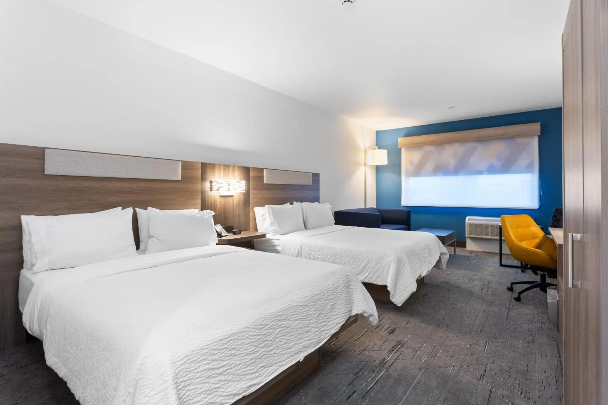 Photo of the whole room, Bed in Holiday Inn Express & Suites Waco Downtown by IHG