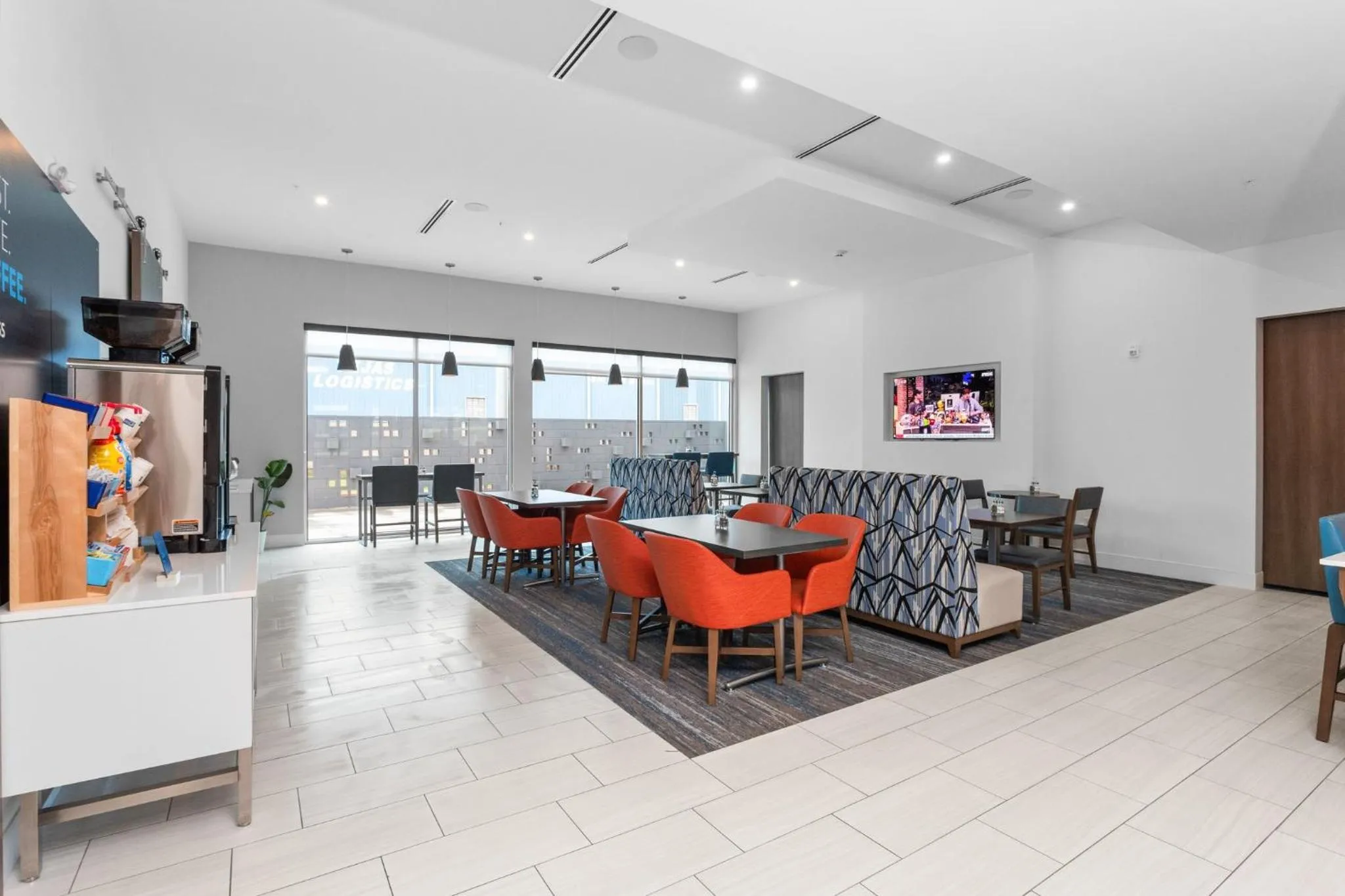 Breakfast in Holiday Inn Express & Suites Waco Downtown by IHG