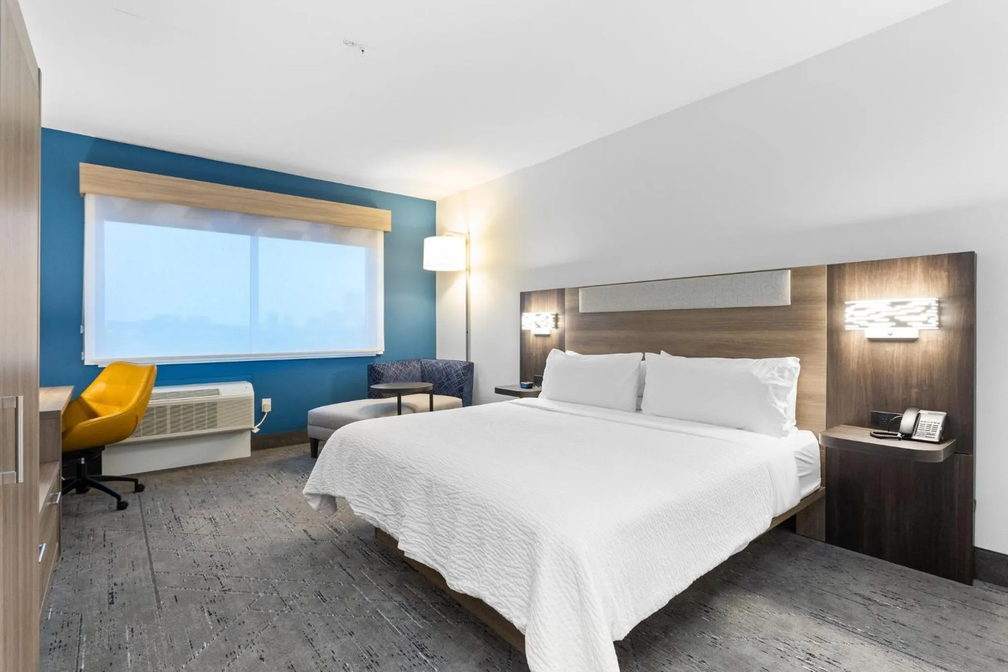 Photo of the whole room, Bed in Holiday Inn Express & Suites Waco Downtown by IHG
