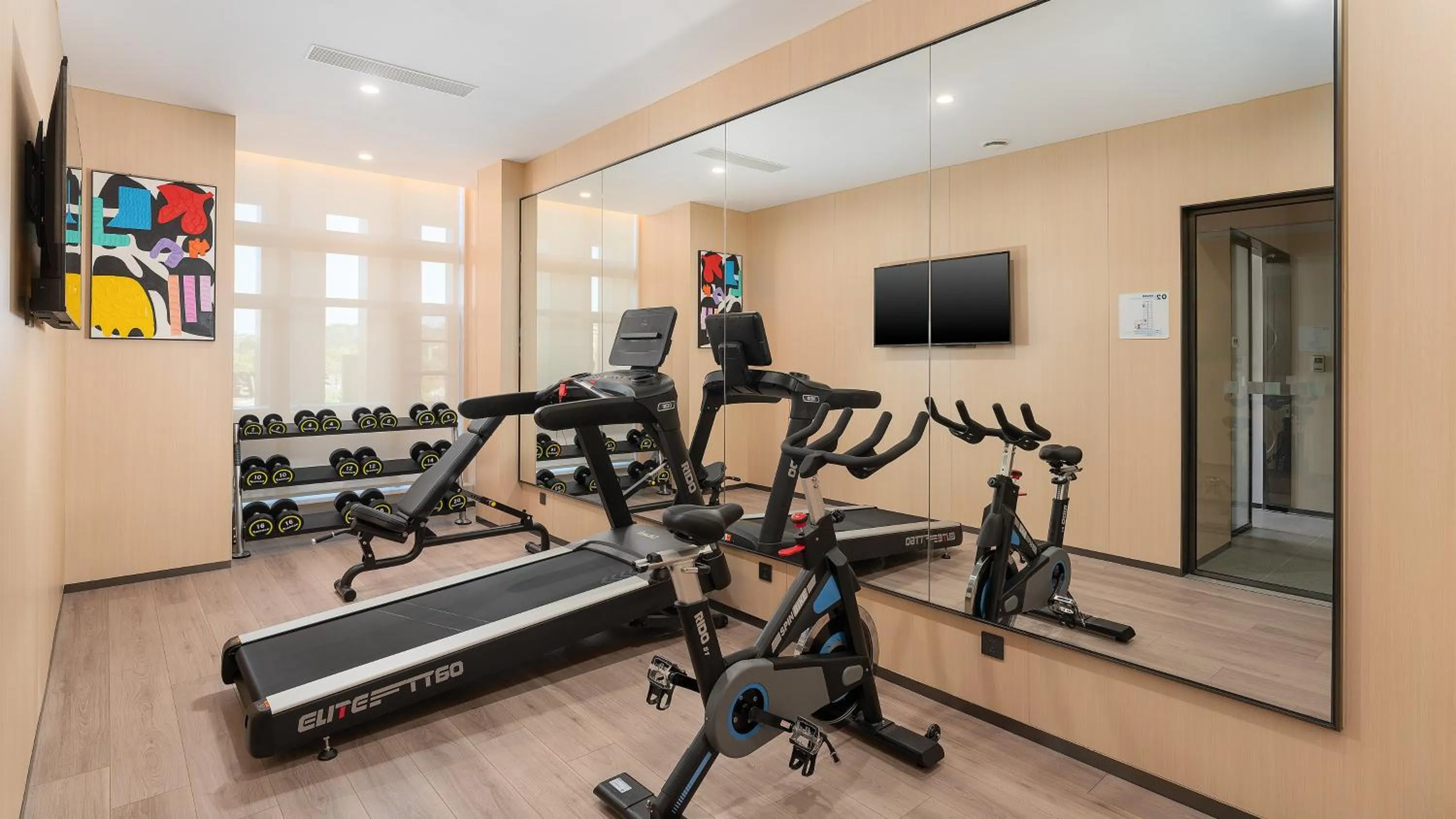 Fitness centre/facilities in Holiday Inn Express Guangzhou University Town