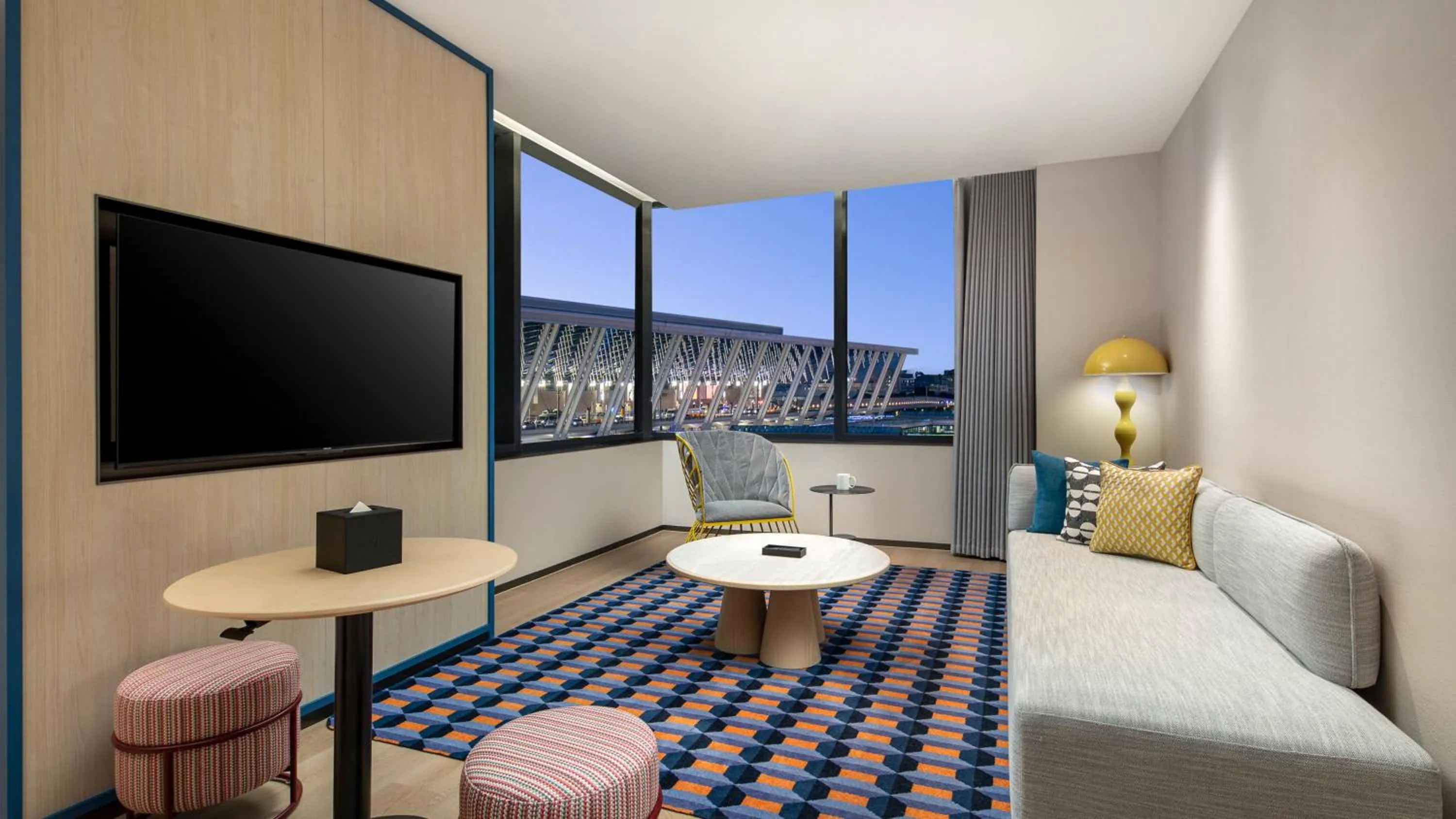 Photo of the whole room, Bed in Holiday Inn Shanghai Pudong Airport, an IHG Hotel