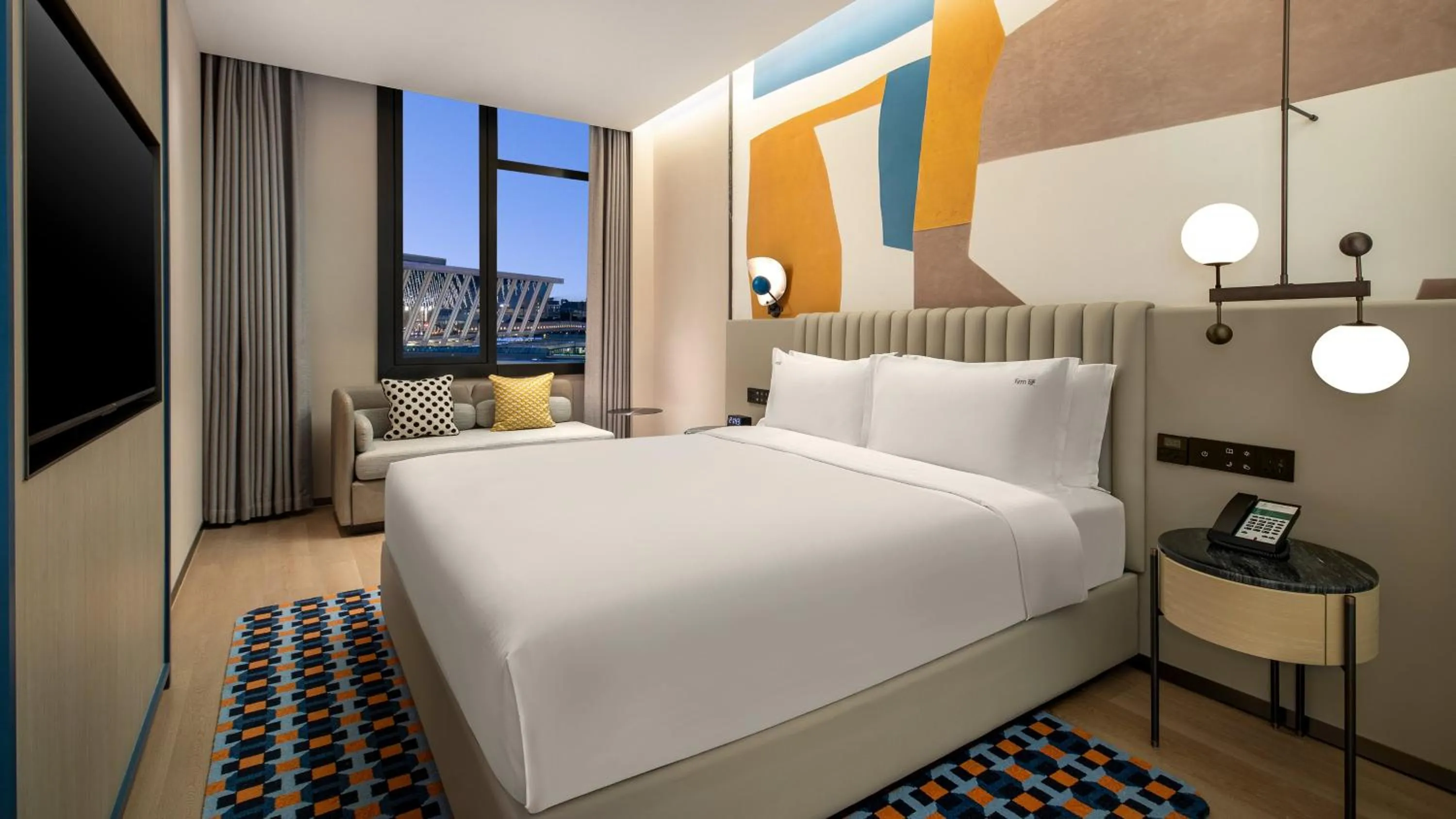 Photo of the whole room, Bed in Holiday Inn Shanghai Pudong Airport, an IHG Hotel