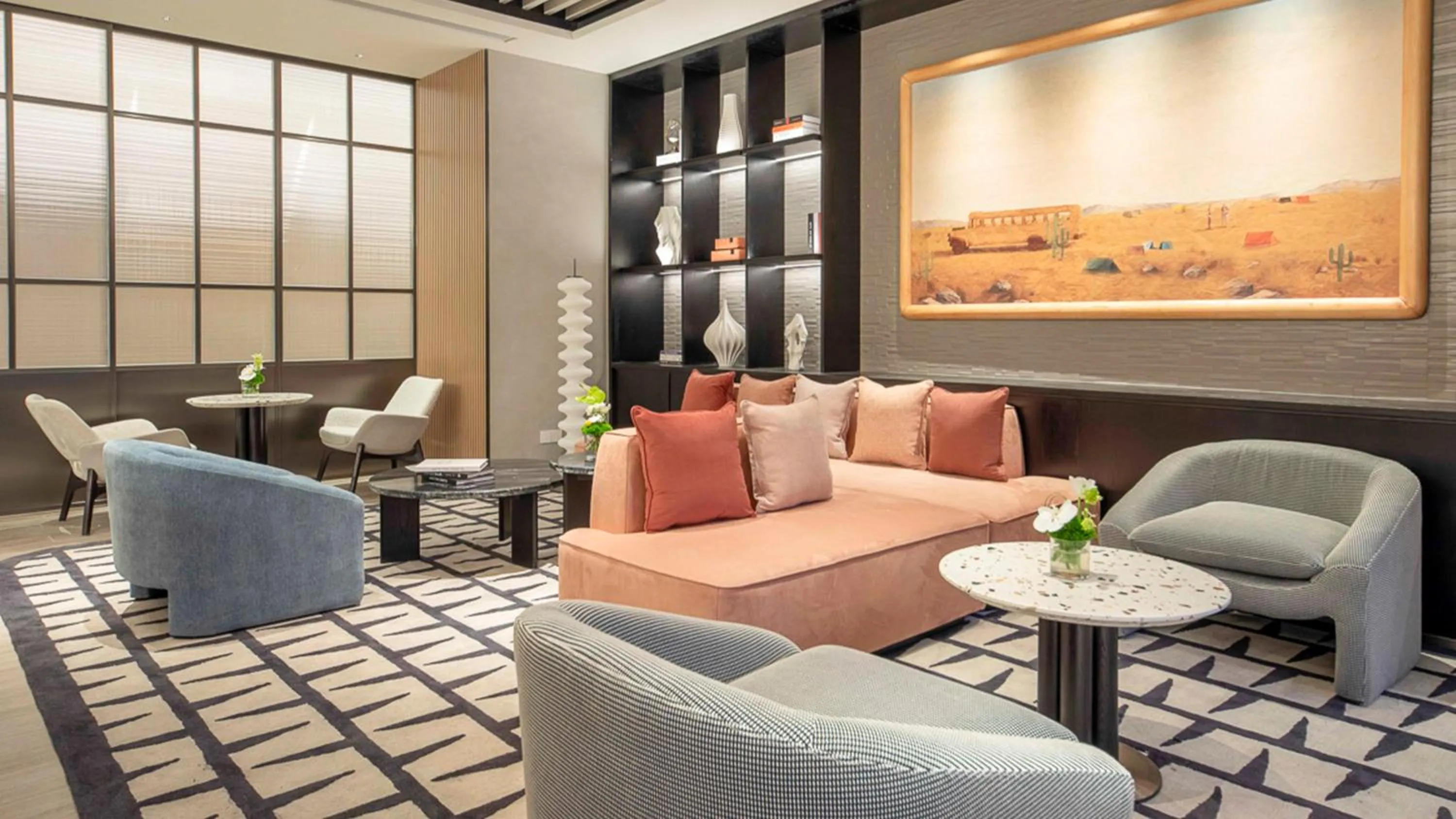 Lounge or bar in Holiday Inn Shanghai Pudong Airport, an IHG Hotel