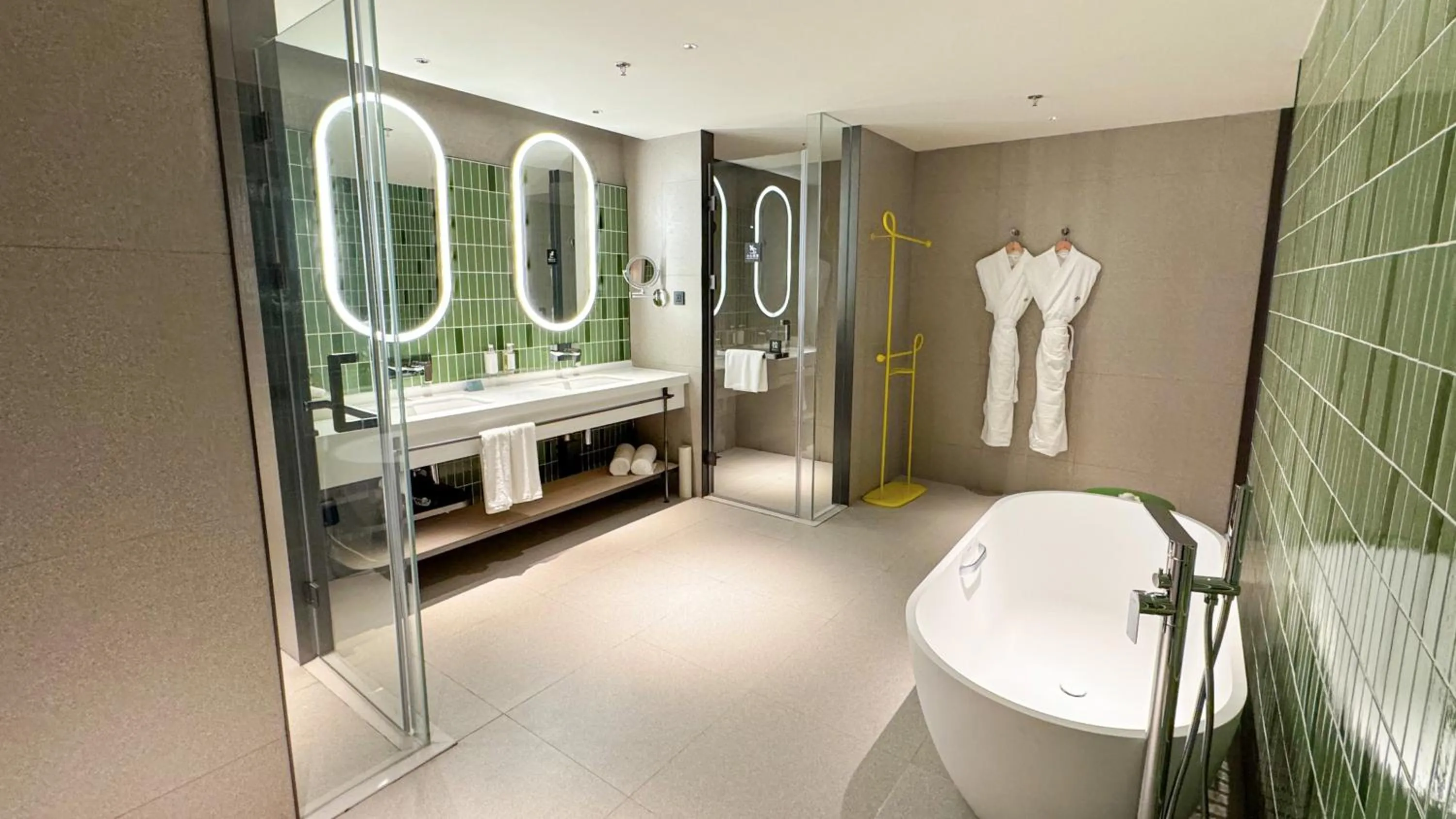 Bedroom in Holiday Inn Shanghai Pudong Airport, an IHG Hotel